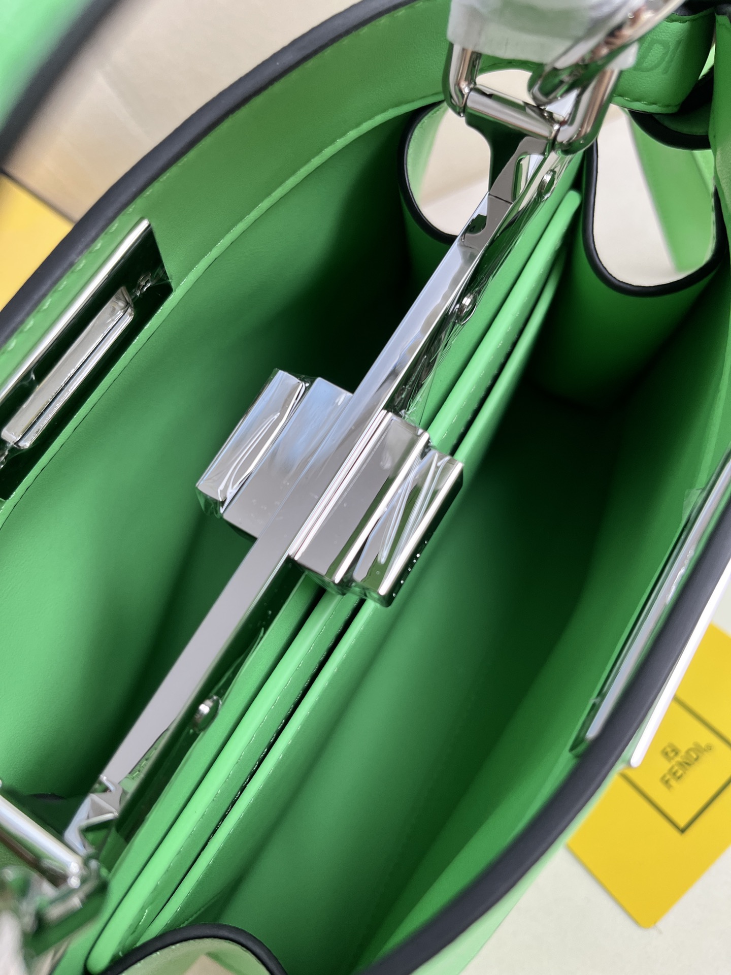 handbags FENDI 210 size:27*11*20cm - vstockx