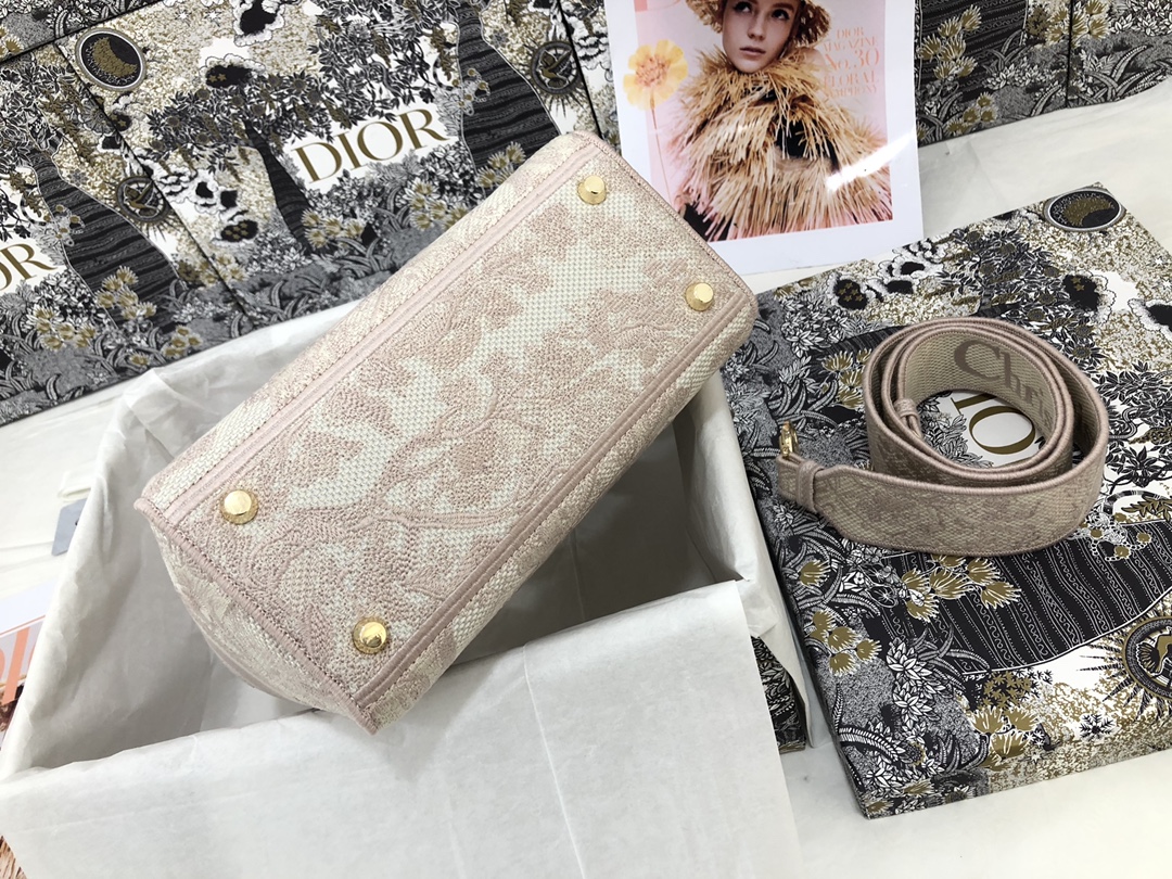 Handbag Dior M0565 size 24 x 20 x 11 cm - vstockx