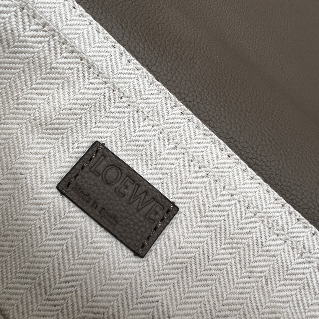 Handbags LOEWE 11360 size:33X25X10 cm - vstockx