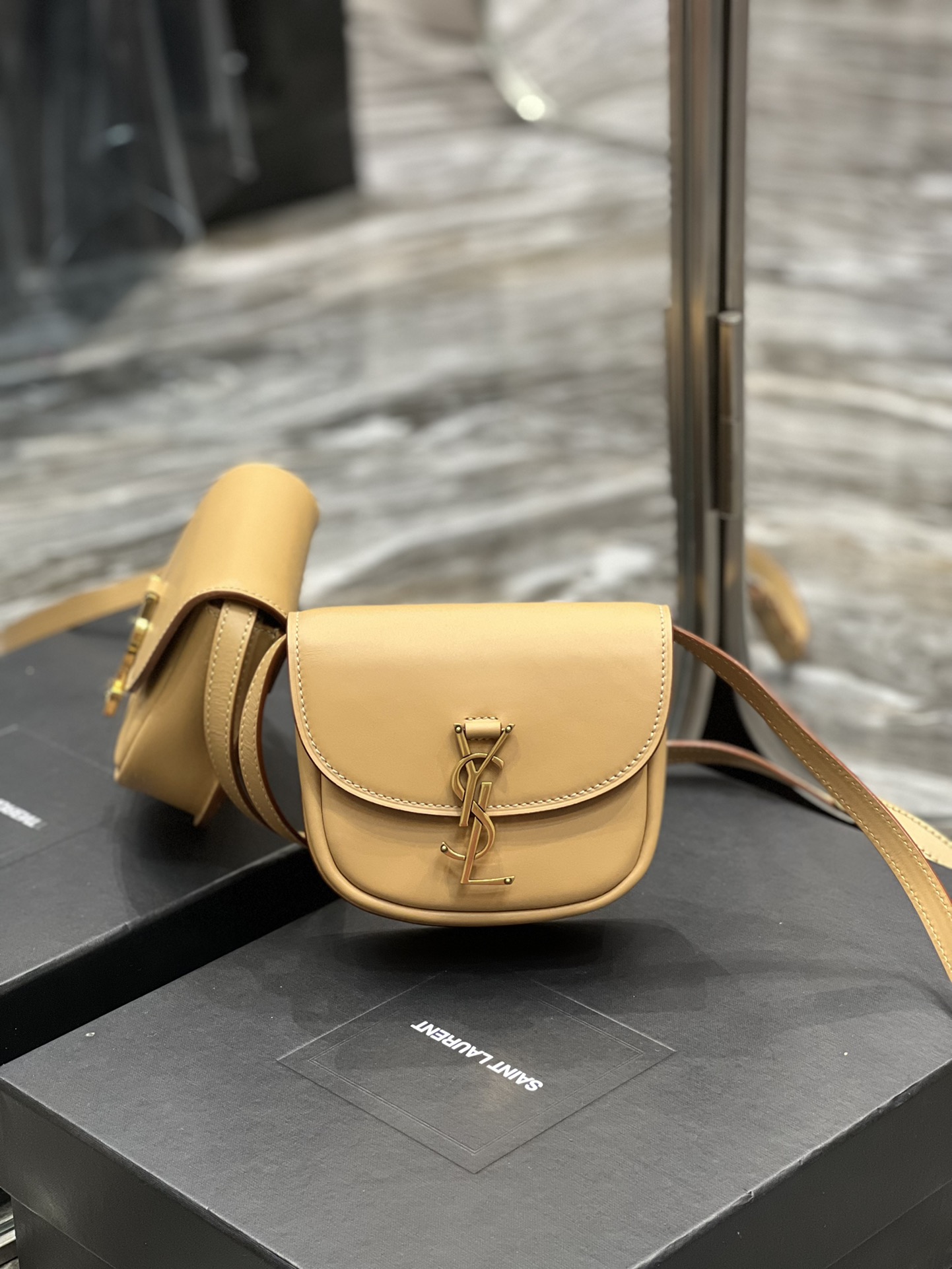 Handbags SAINT LAURENT 623097 size 15x14x4.5 cm - vstockx