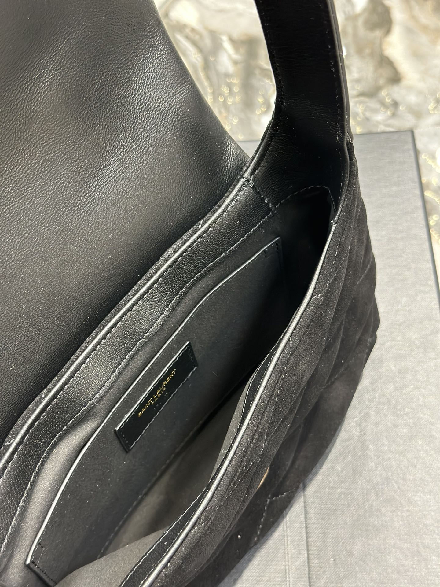 Handbags SAINT LAURENT 698567 size 24  18  5.5 cm - vstockx