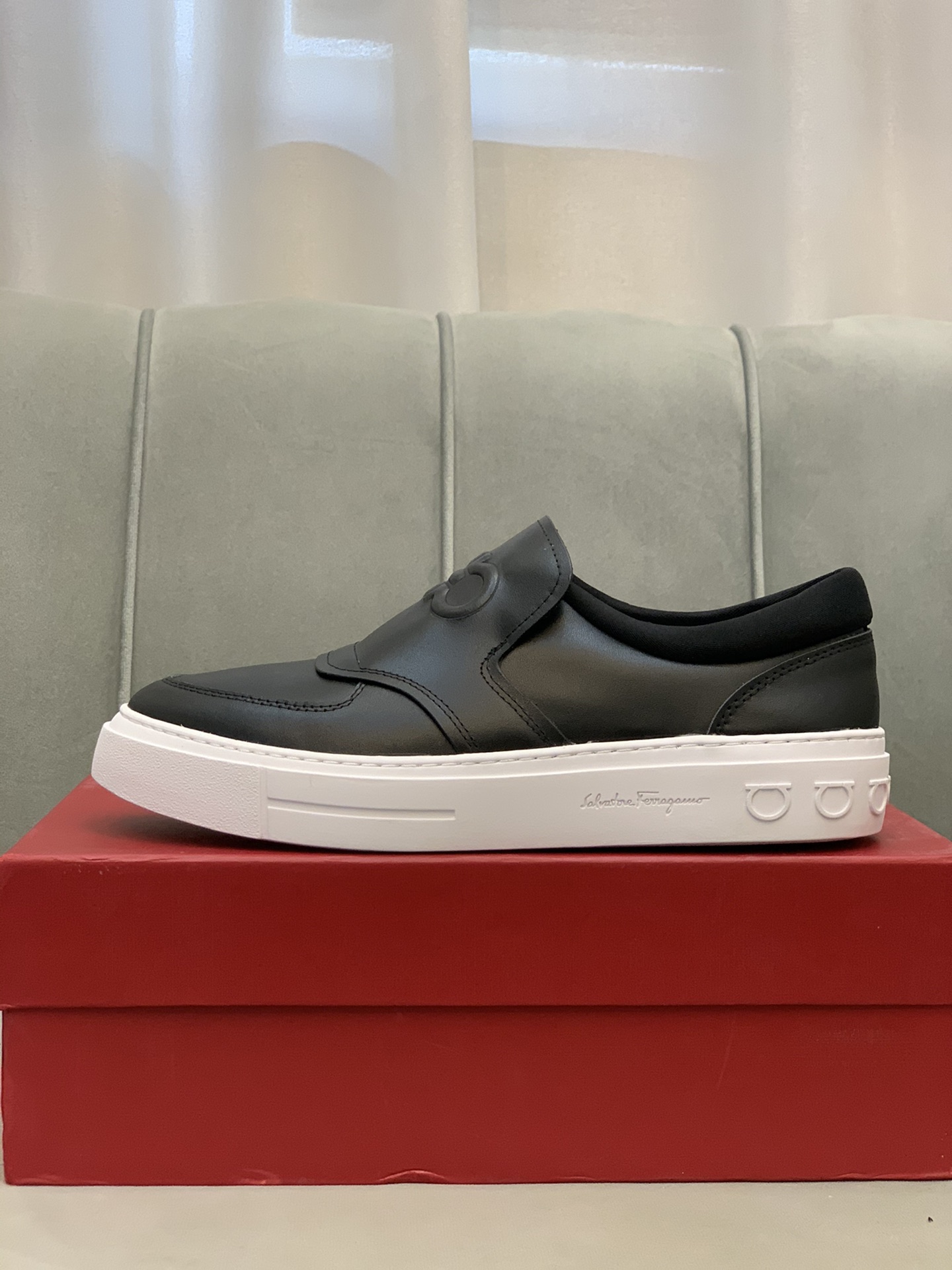 Salvatore Ferragamo Gancini Sneaker 2 - vstockx