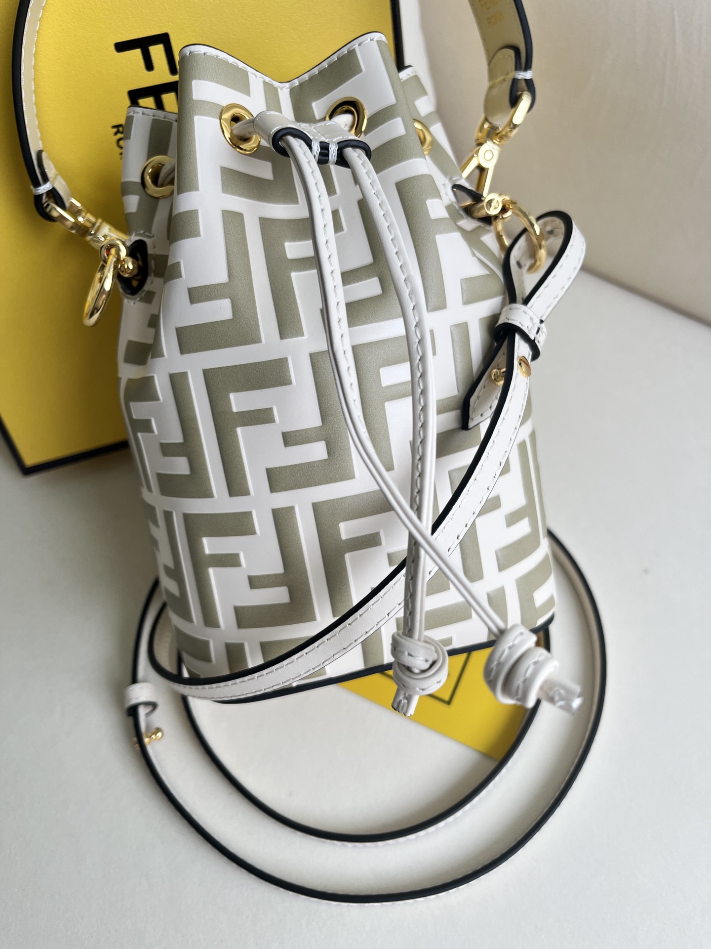 handbags FENDI 226 size:12*18*10cm - vstockx