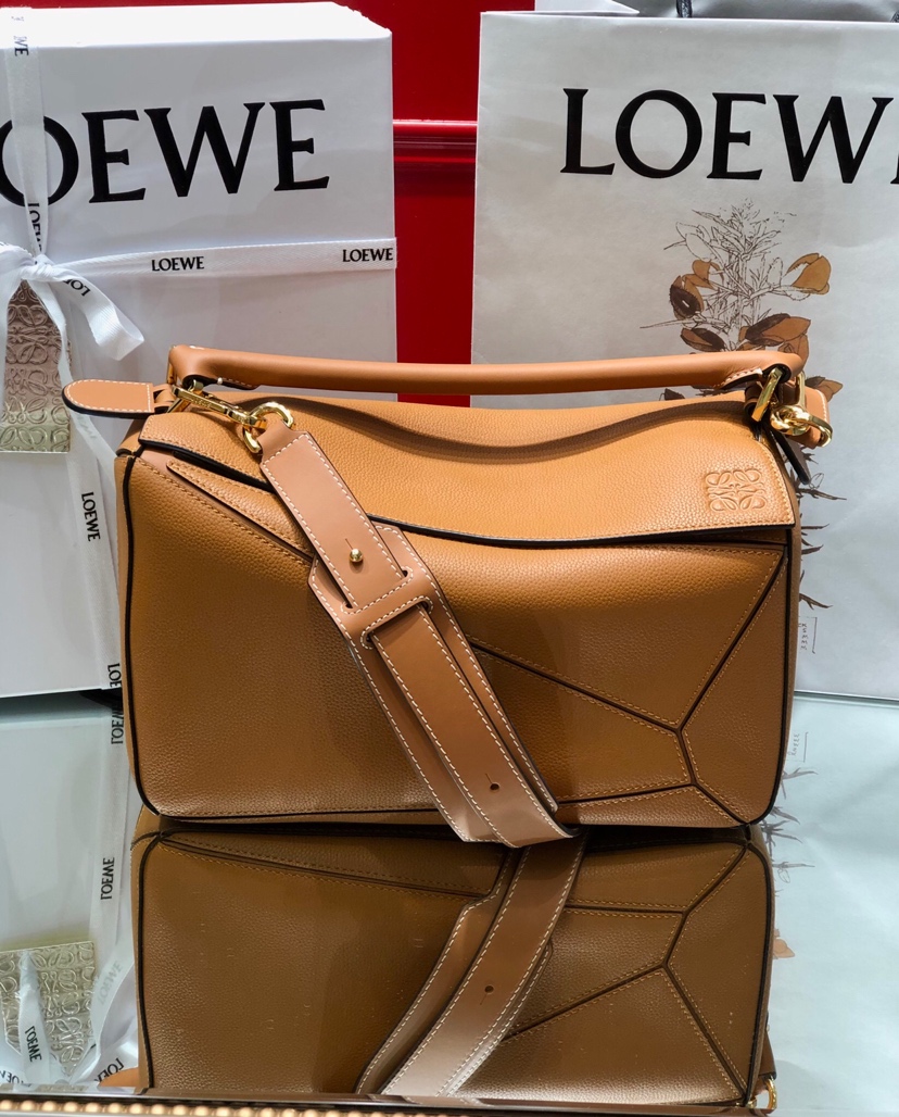Handbags LOEWE Ykk size:29x18x12 cm - vstockx