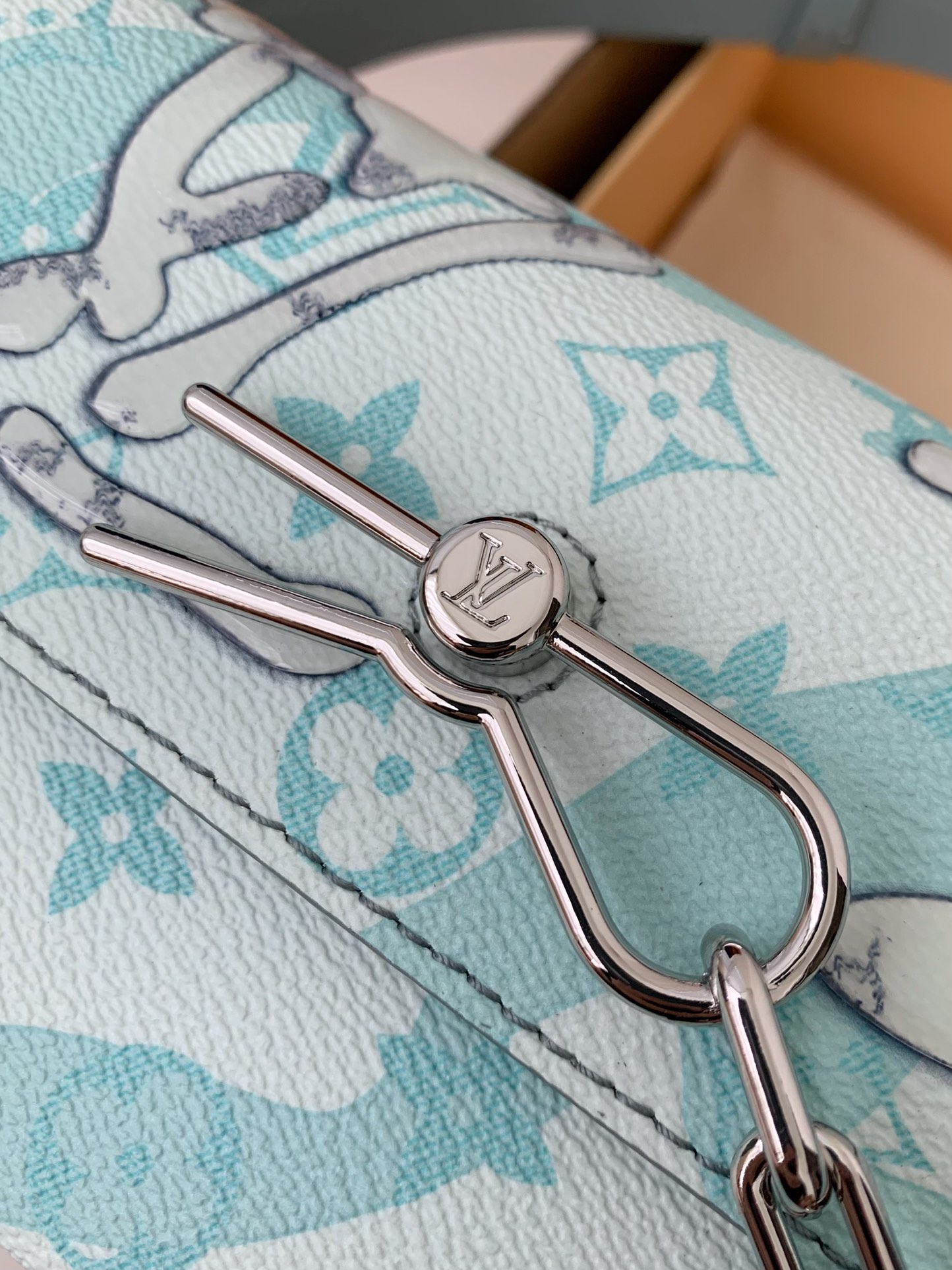 Handbags Louis Vuitton M22637 size:18*11*6.5 cm - vstockx