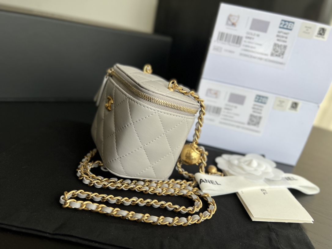 Handbag Chanel AP1447 size 8.5cmx11cmx7 cm - vstockx