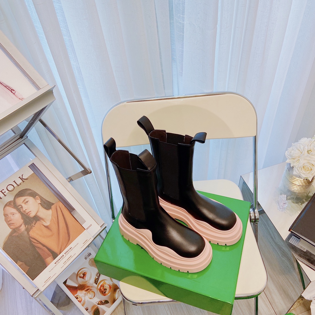 Bottega Veneta Boots 32 - vstockx