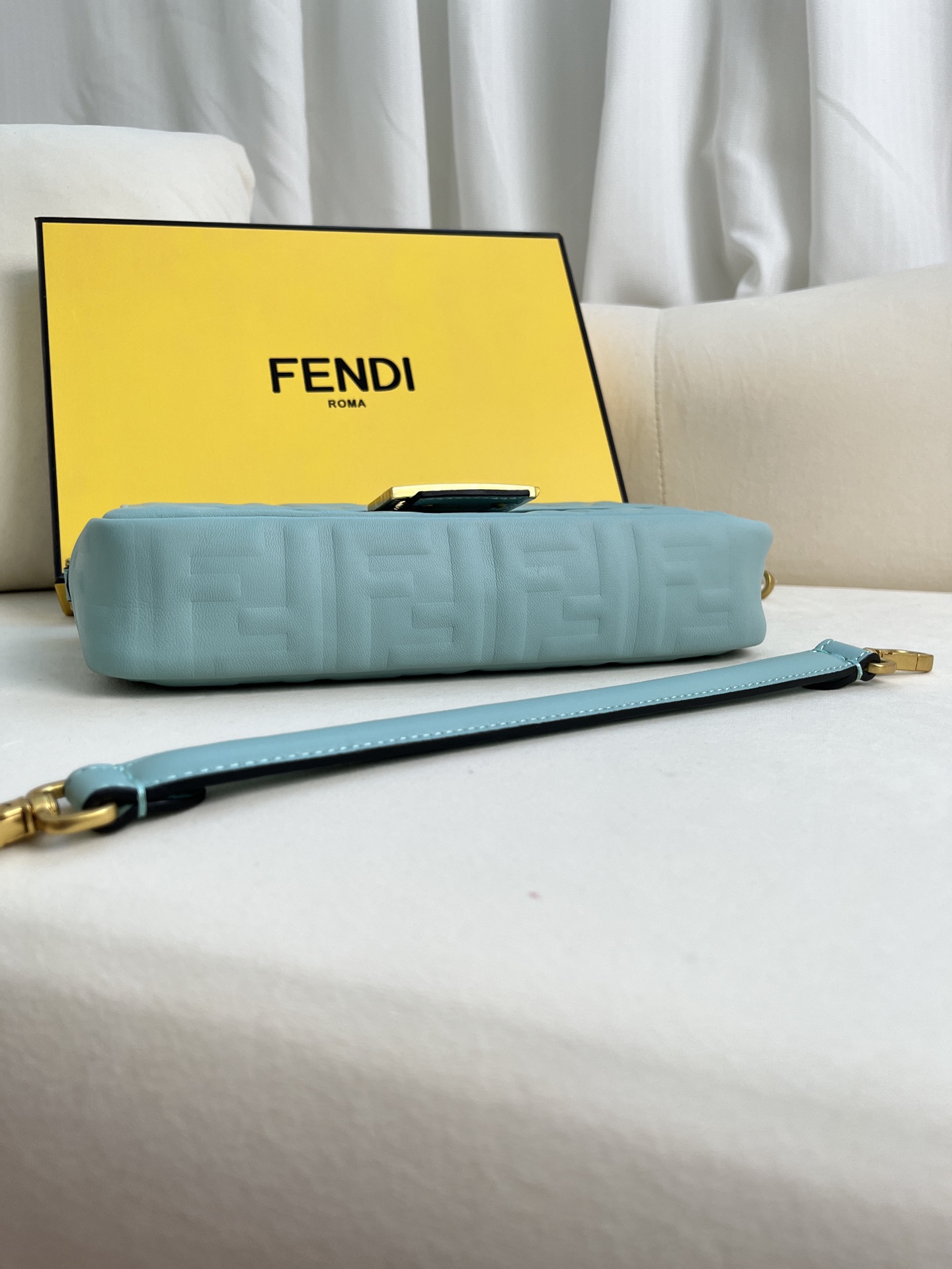 handbags FENDI 211 size:27*15*6cm - vstockx