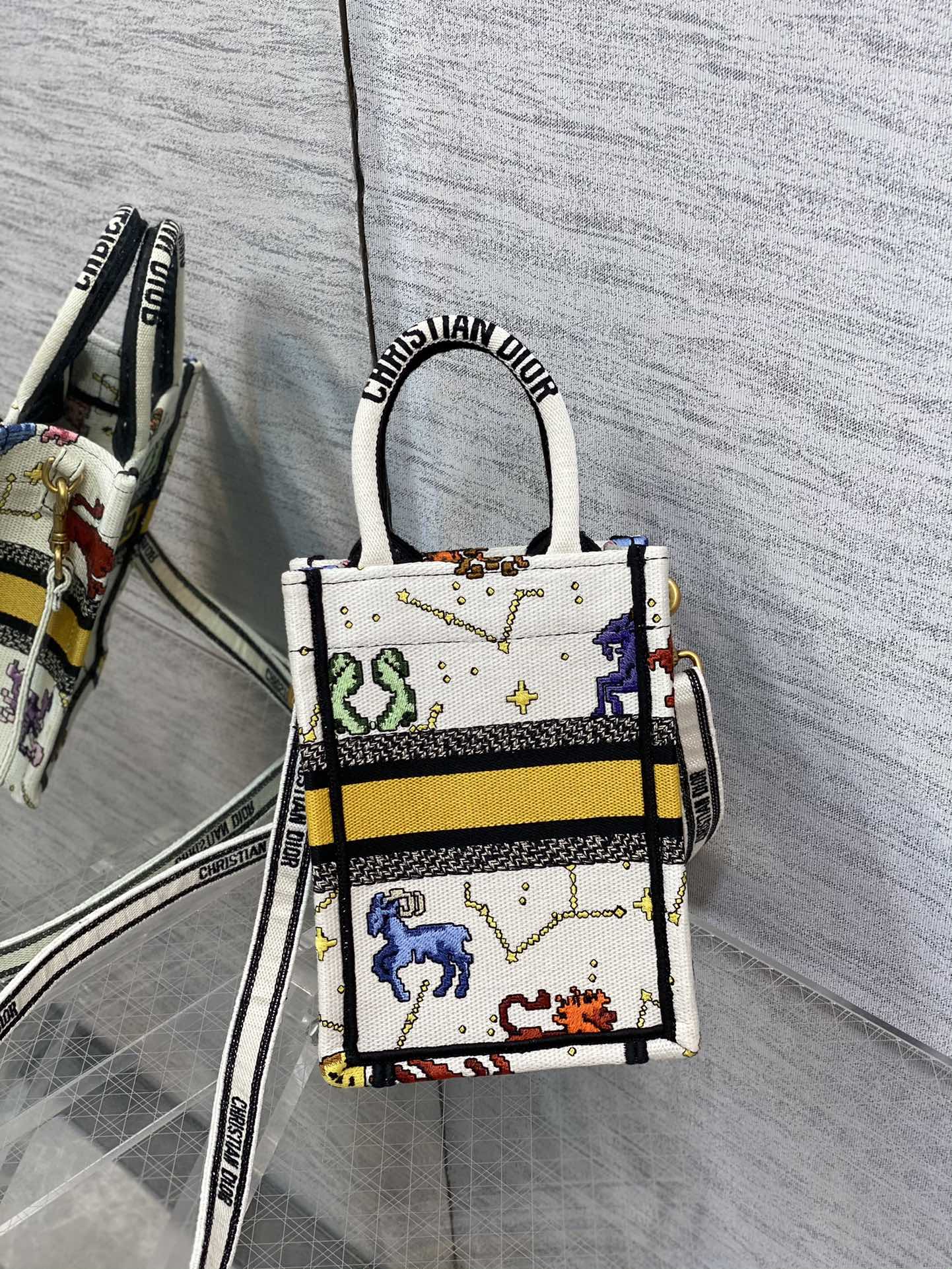 Handbag Dior size 13.5*5*18 cm - vstockx