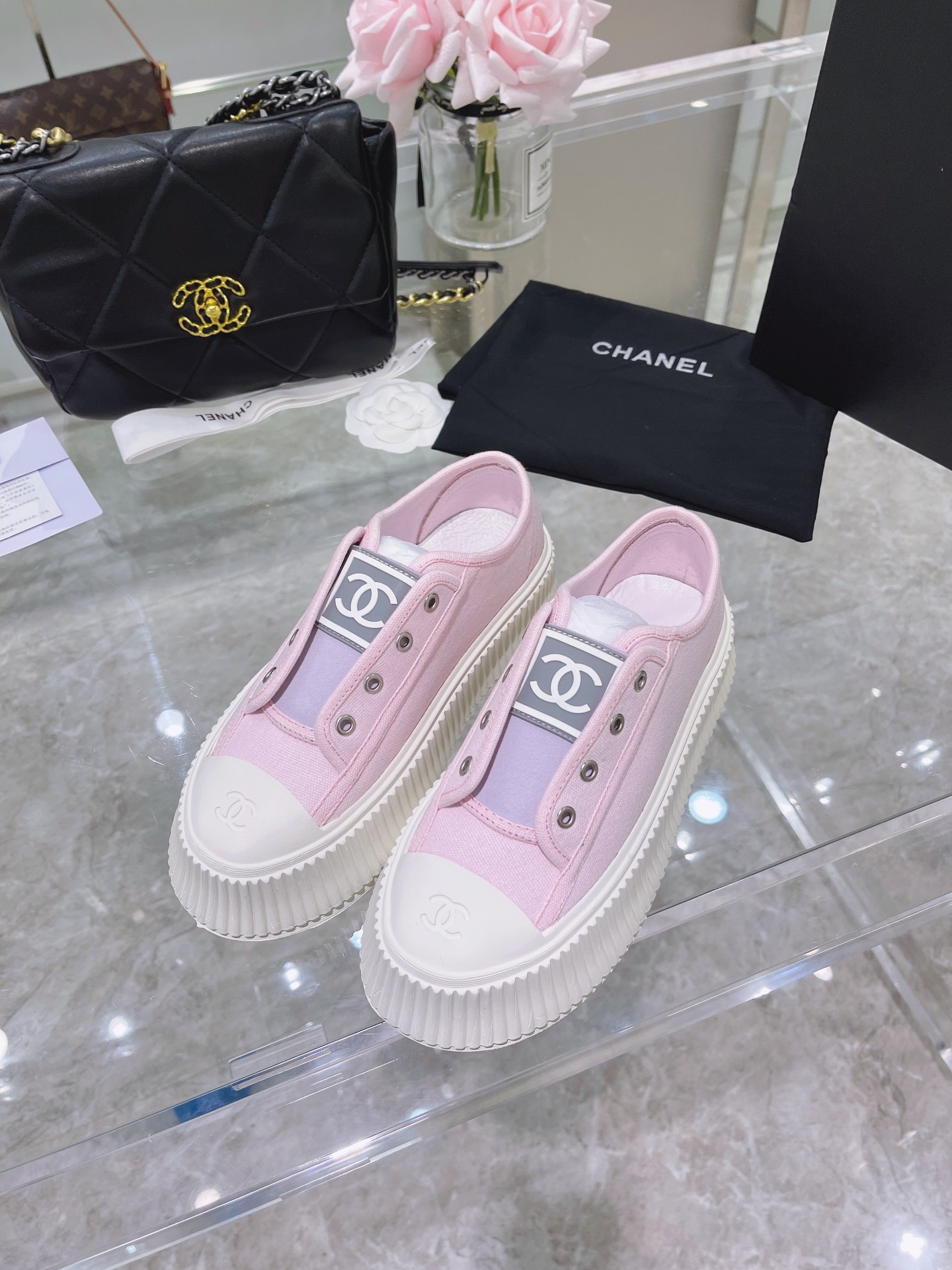 Chanel Platform Sneaker 18 - vstockx