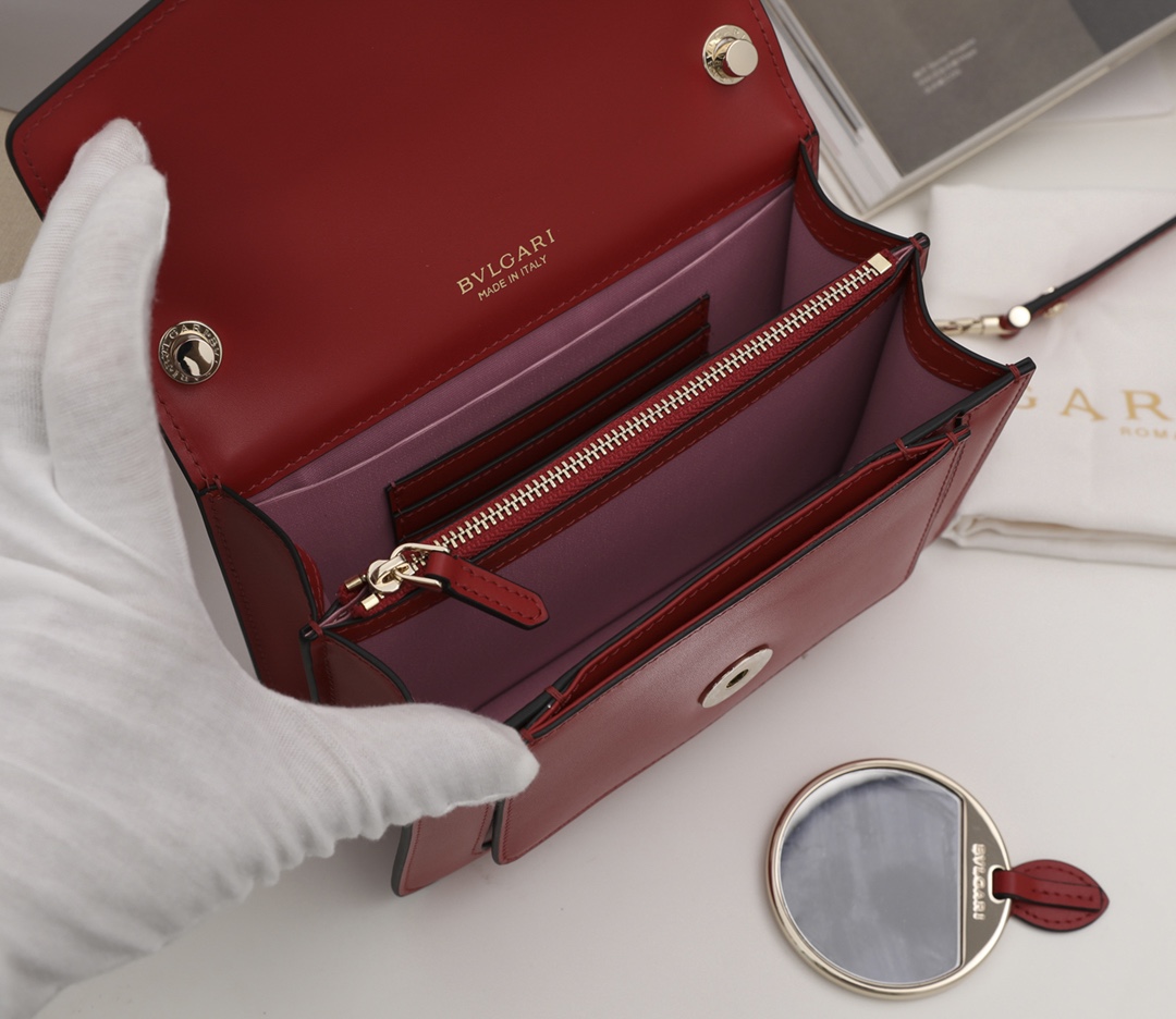 Handbags Bvlgari 2890769950 size:19*13*7 cm - vstockx