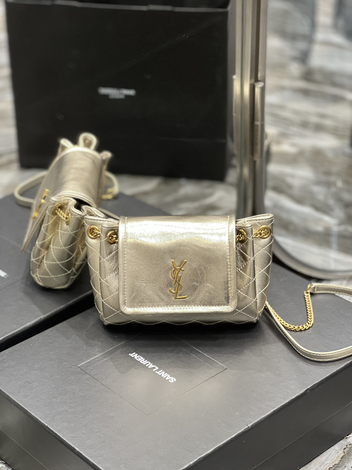 Handbags SAINT LAURENT 672738 size 18x13x6 cm - vstockx