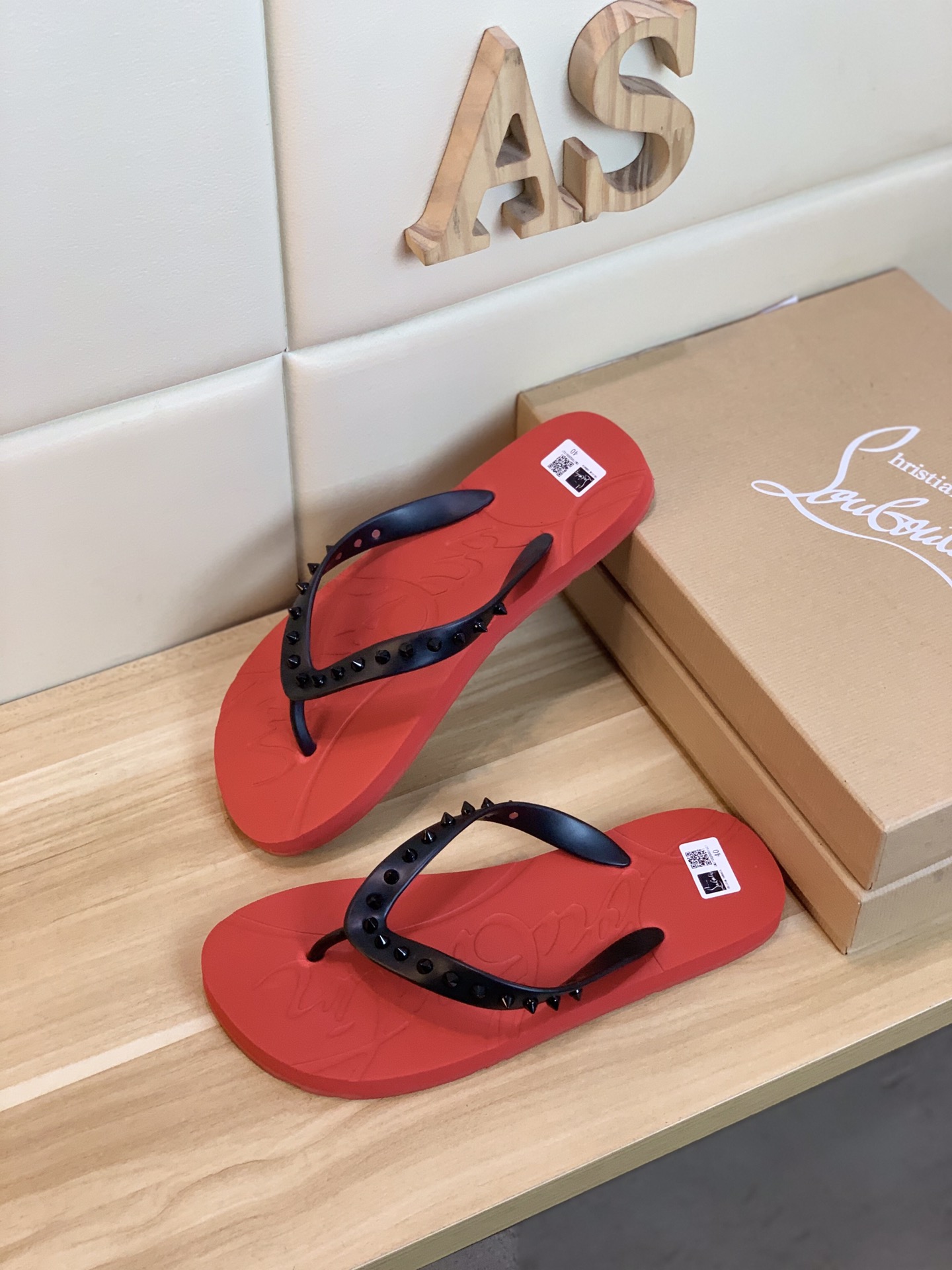 Christian Louboutin Loubi Flip Flat 2 - vstockx