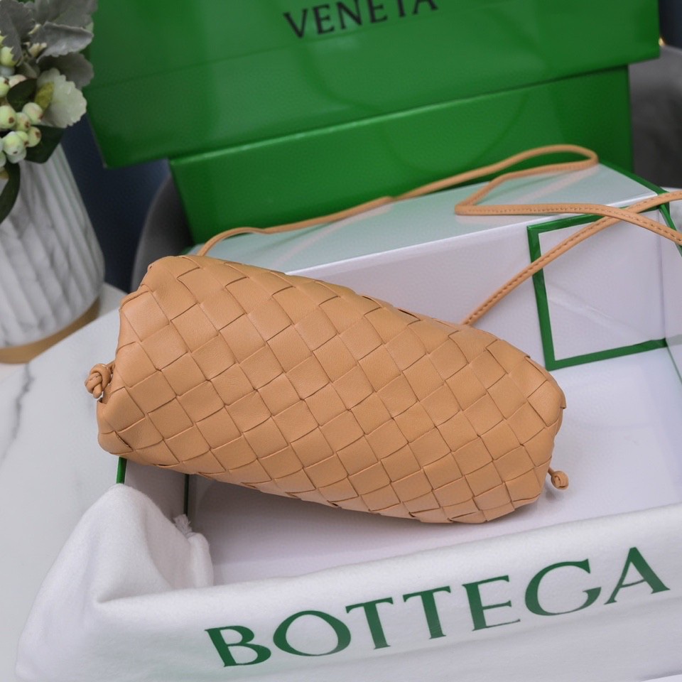 handbags Bottega Veneta The pouch size:23*13*8 - vstockx