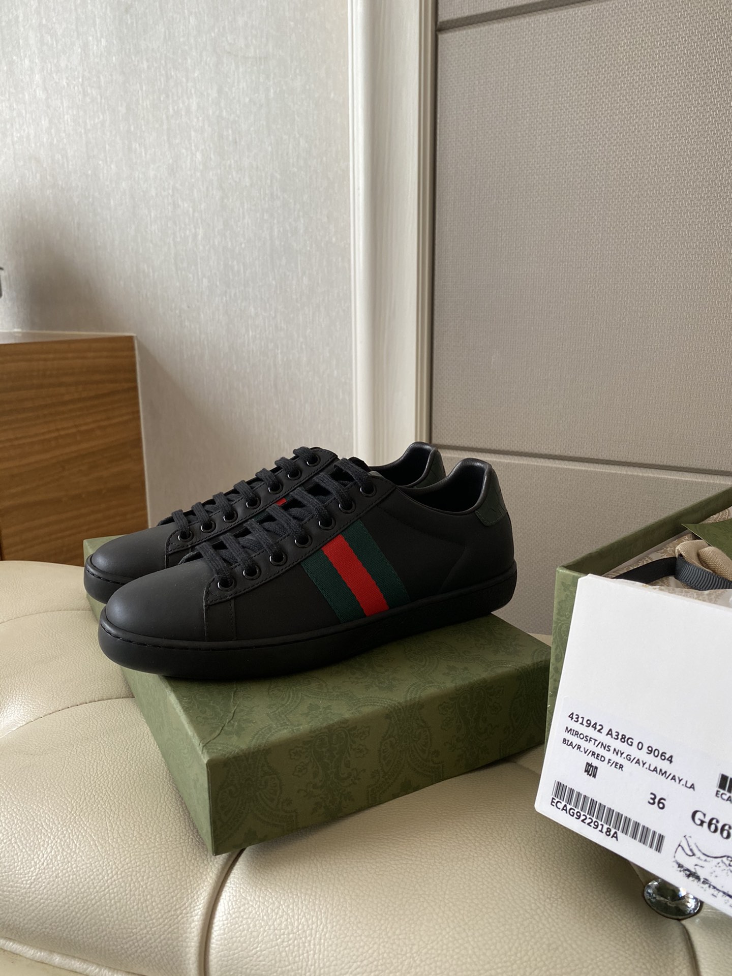 Gucci Women's Ace sneaker with bee sneaker 4 - vstockx