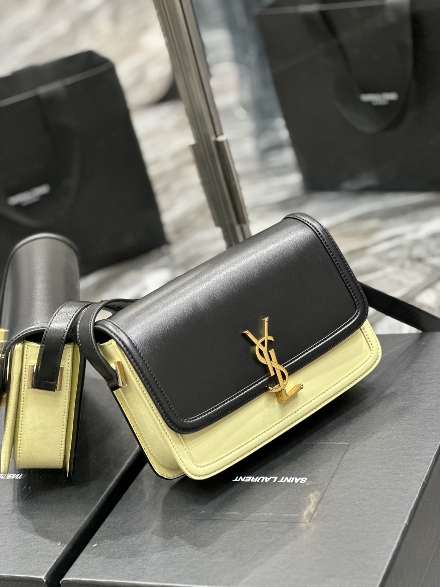 Handbags SAINT LAURENT 634305 size 23x16x6 cm - vstockx
