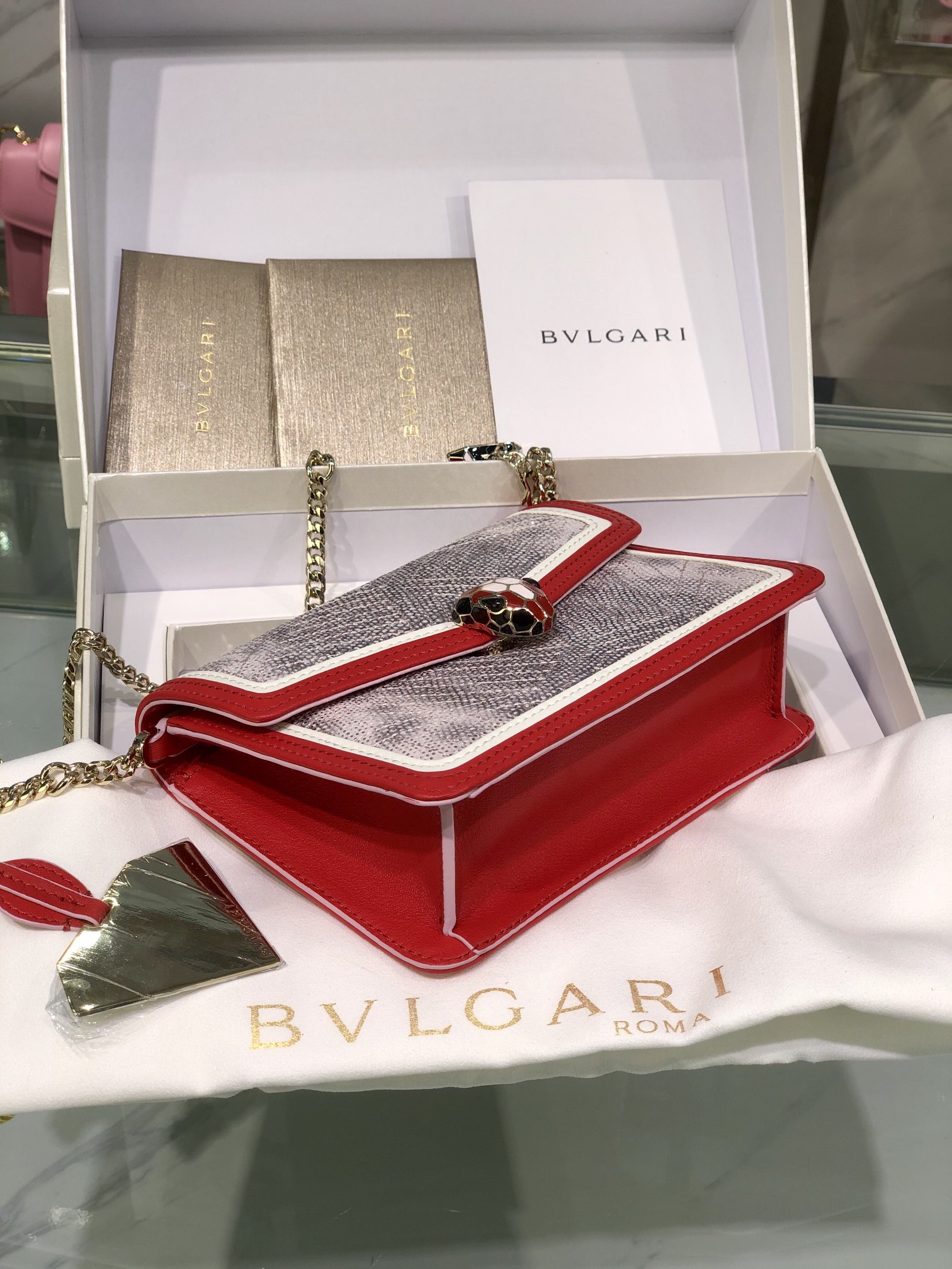 Handbags Bvlgari 288104 size:17.5*11*5 cm - vstockx