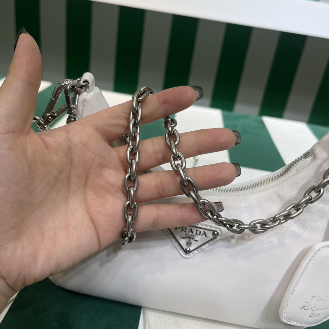 Handbags Prada 1BH240 size:22*12*6 cm - vstockx