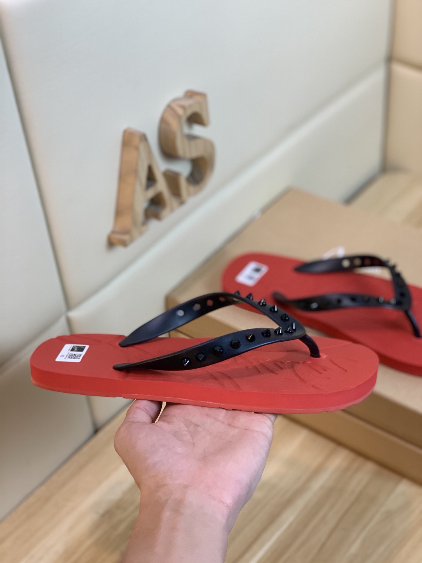 Christian Louboutin Loubi Flip Flat 2 - vstockx
