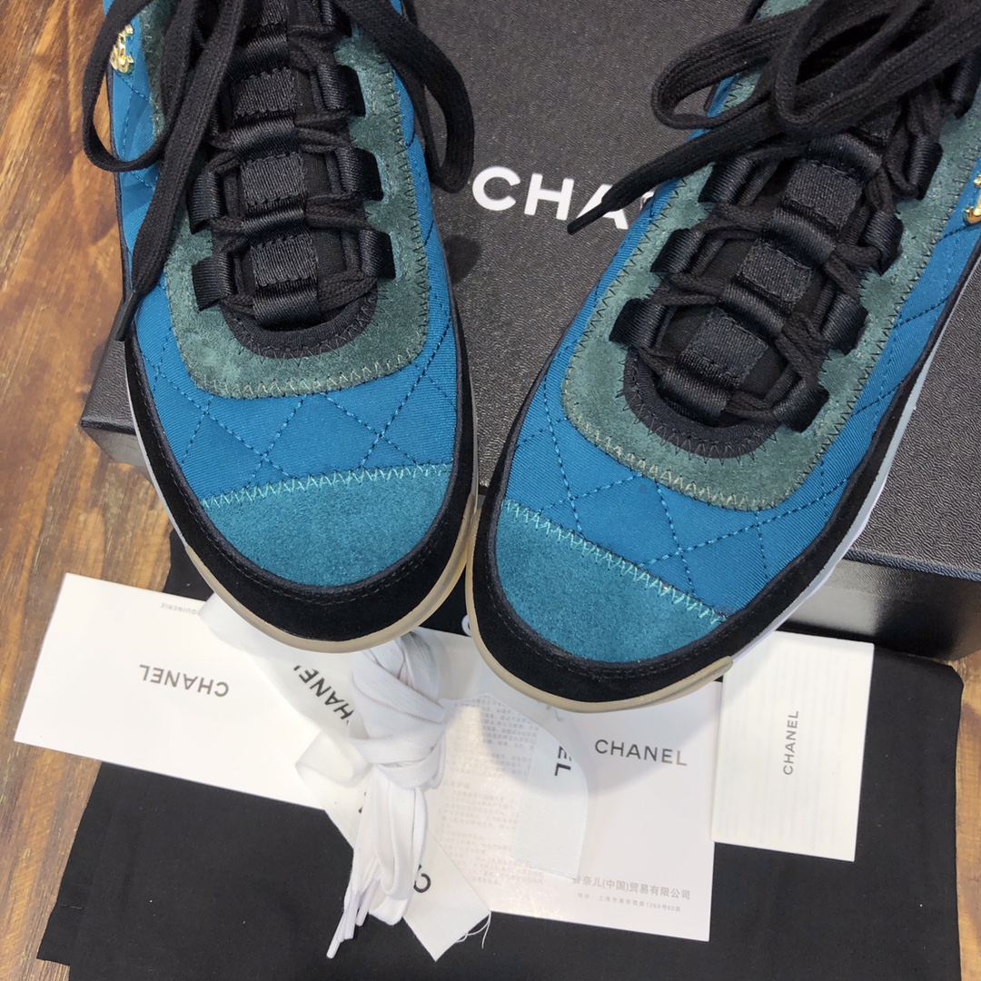 Chanel Fabric & Suede Calfskin Low Top Sneaker 9 - vstockx