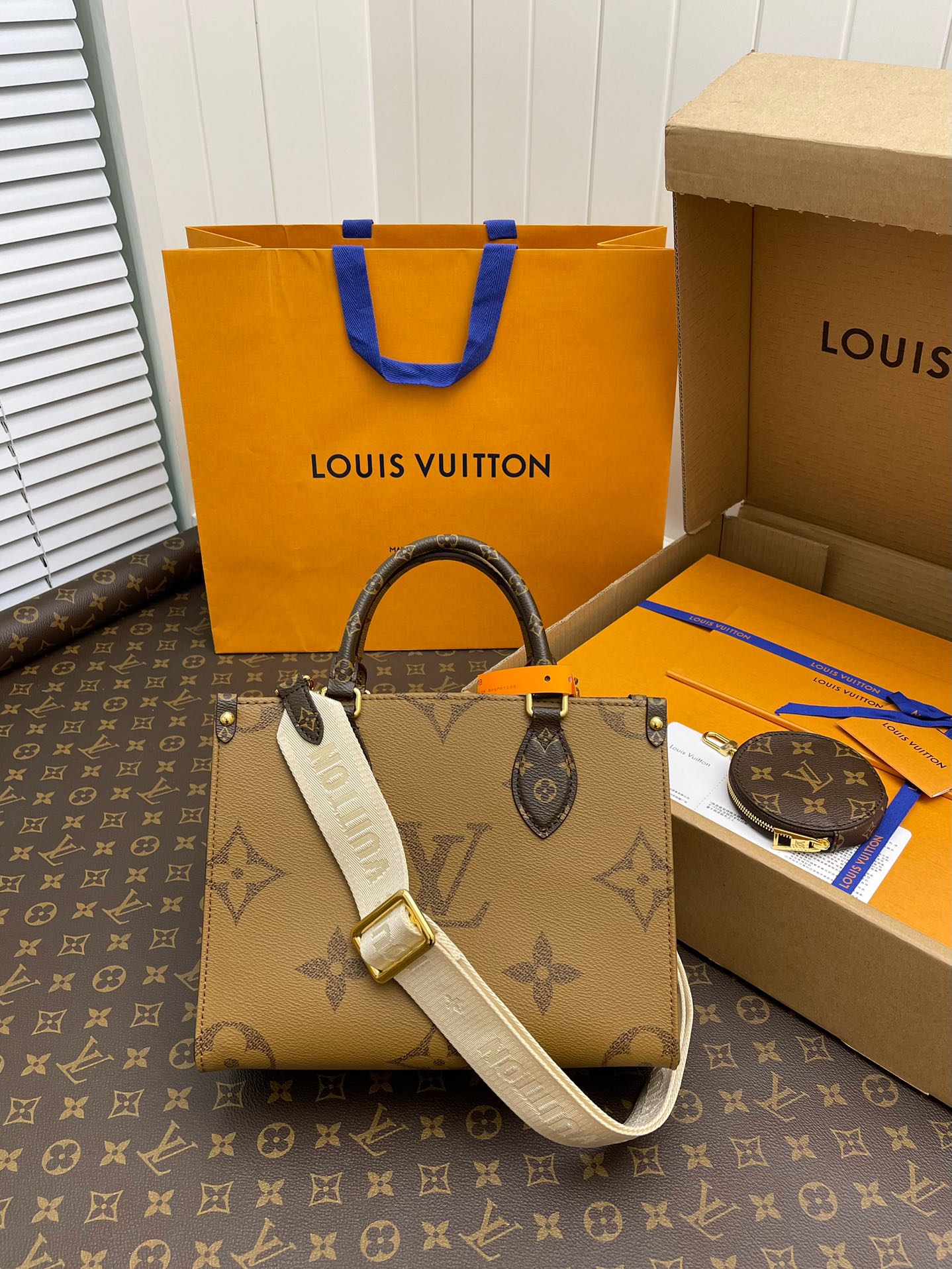 Handbags Louis Vuitton M46373 size:25*19*11.5 cm - vstockx