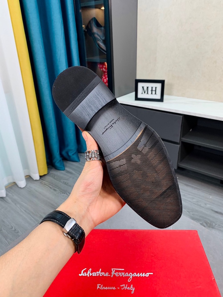 Salvatore Ferragamo Boots 28 - vstockx