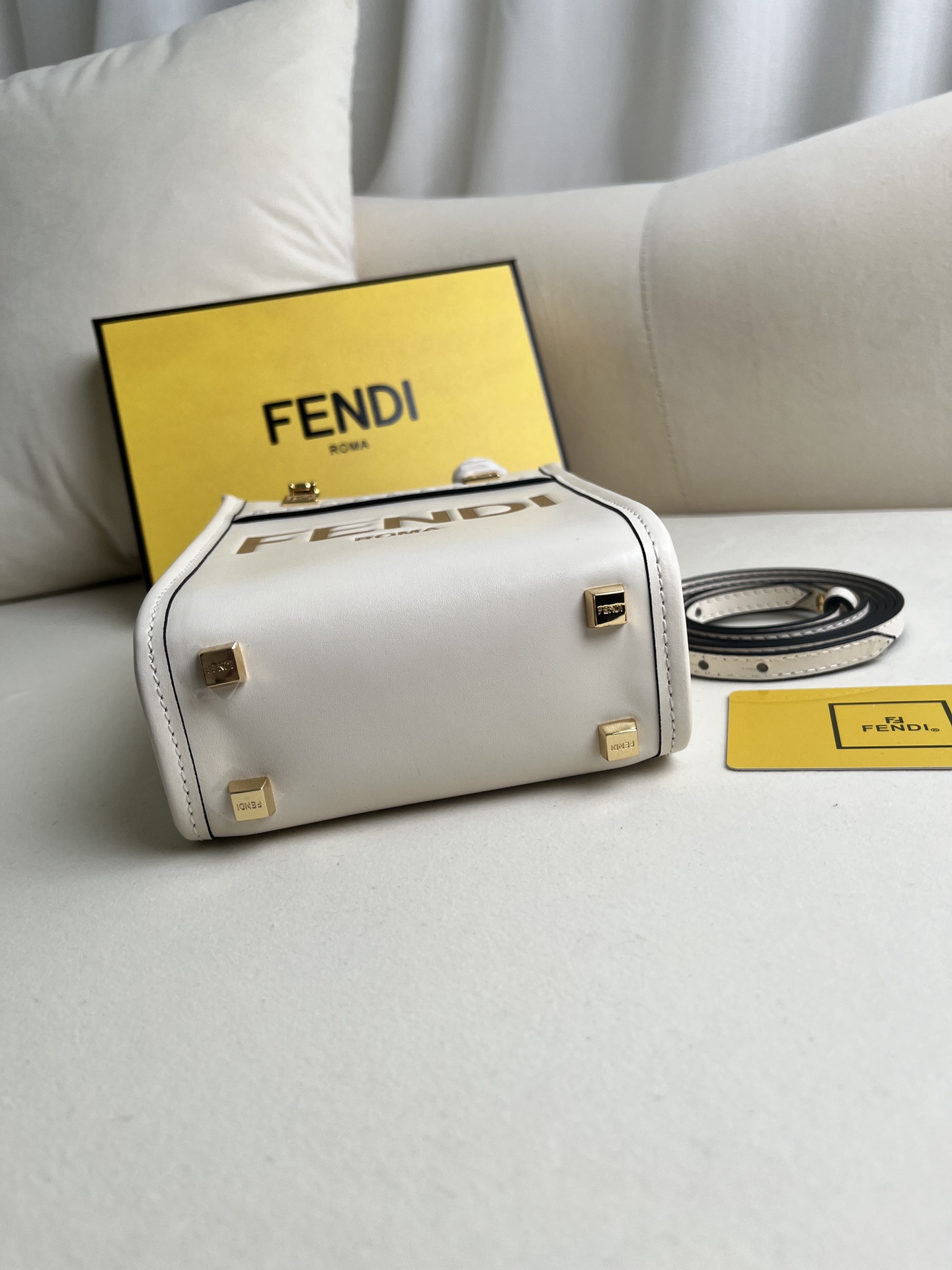 handbags FENDI 208 size:18*13*6.5 - vstockx