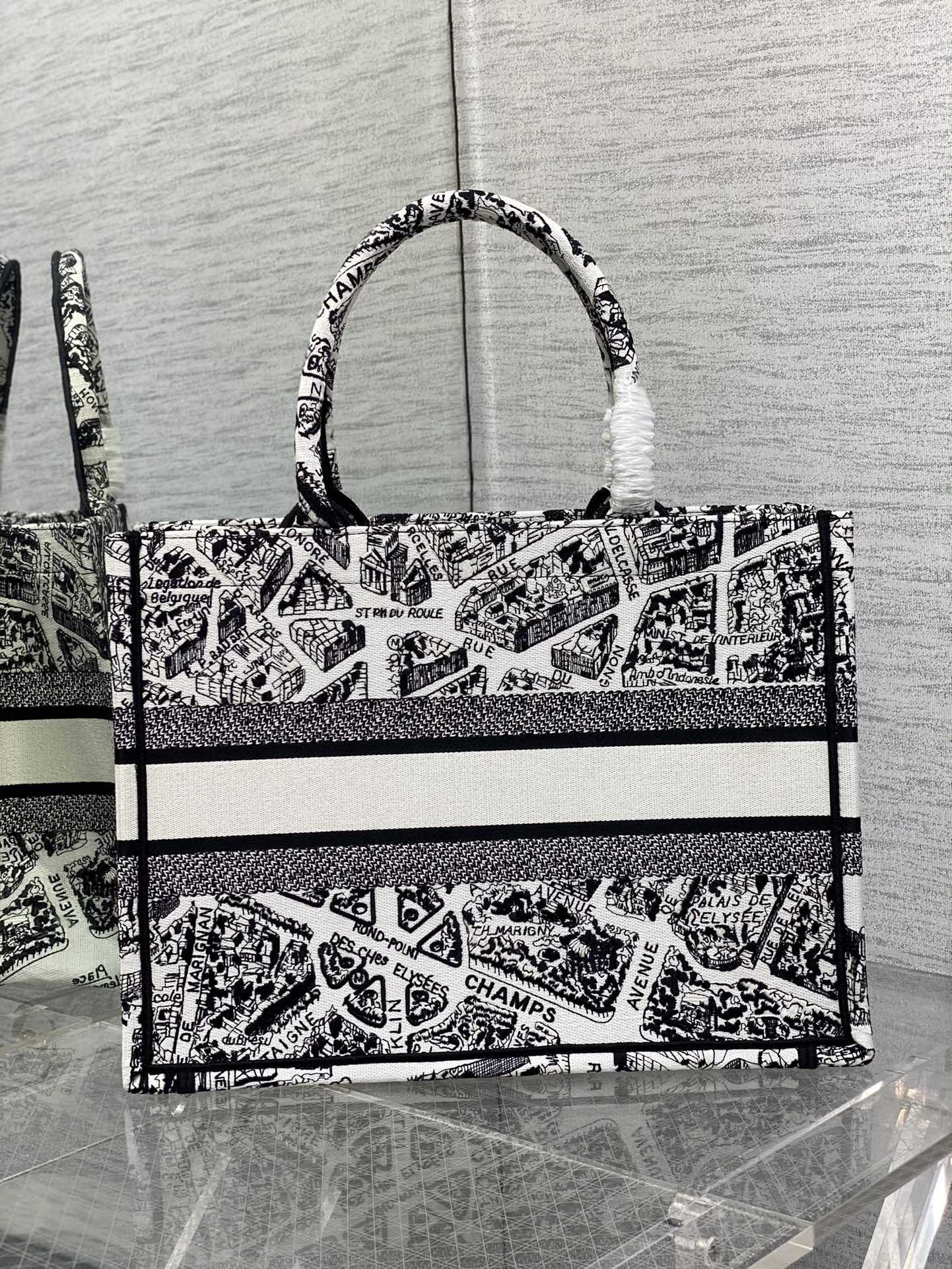 Handbag Dior size 36*18*28 cm - vstockx