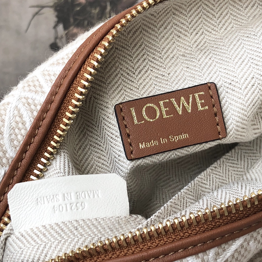 Handbags LOEWE  size:21-12-12.5 cm - vstockx