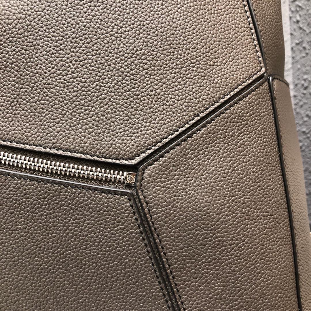 Handbags LOEWE ykk size:33x44.5x19 cm - vstockx