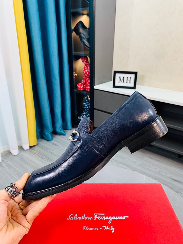 Salvatore Ferragamo Boots 31 - vstockx