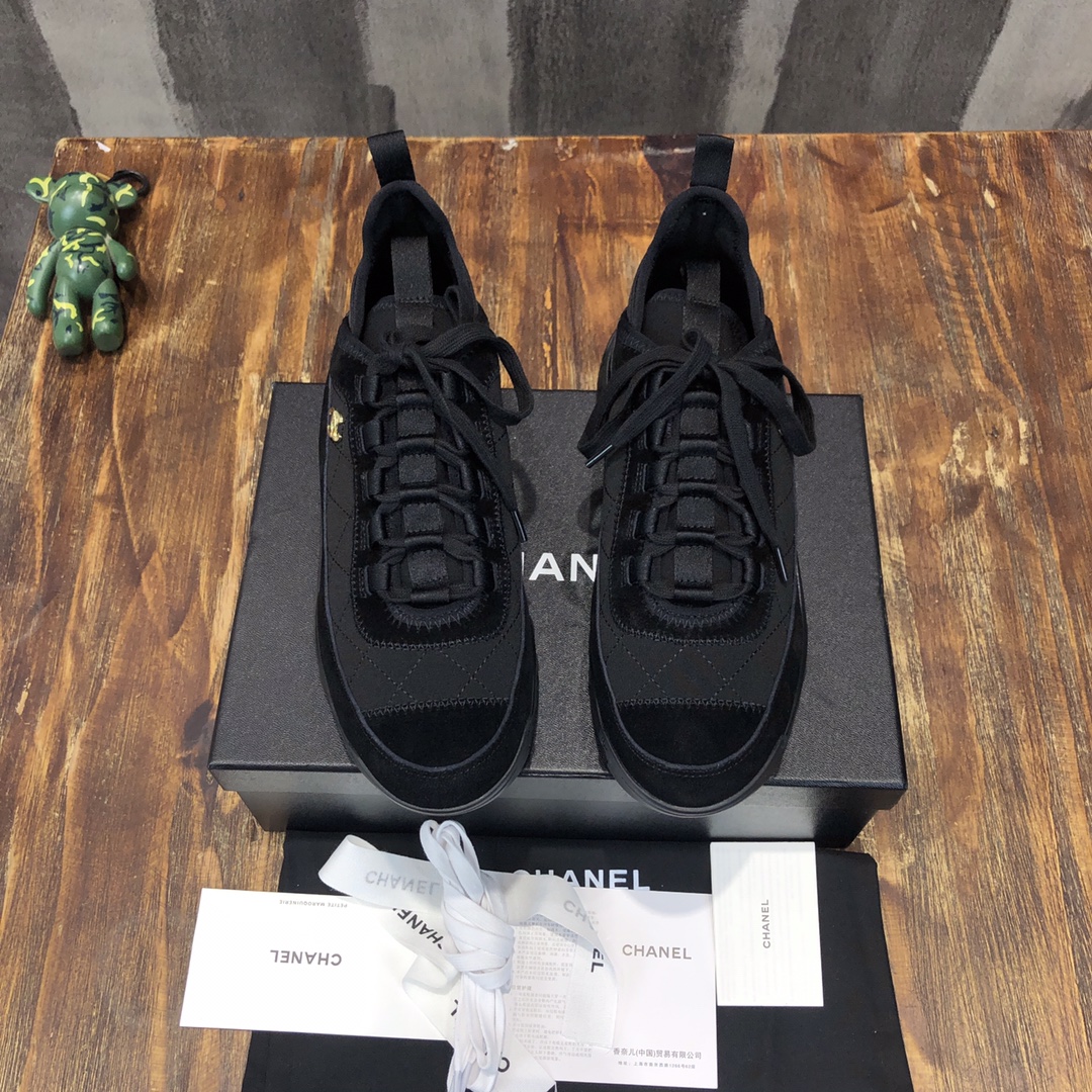 Chanel Fabric & Suede Calfskin Low Top Sneaker 10 - vstockx
