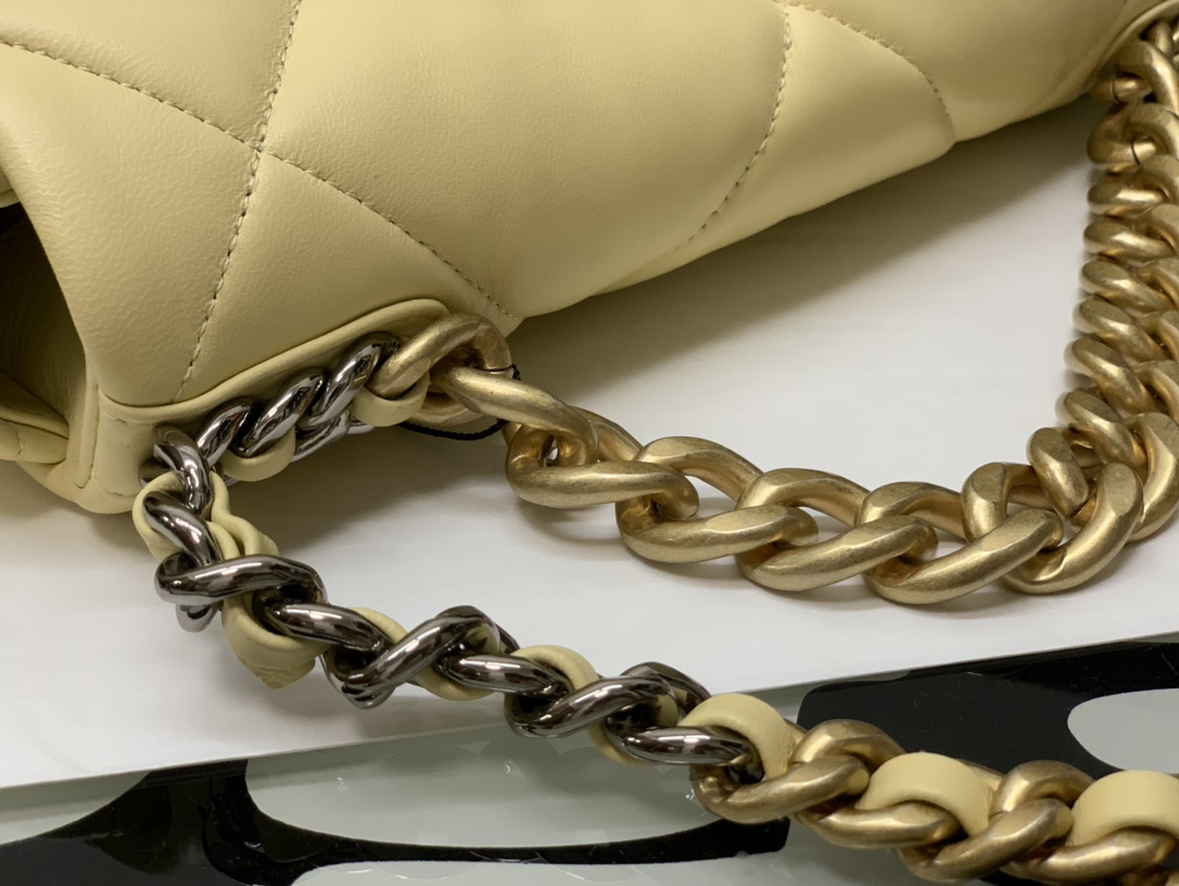 Handbag Chanel size 30 cm - vstockx