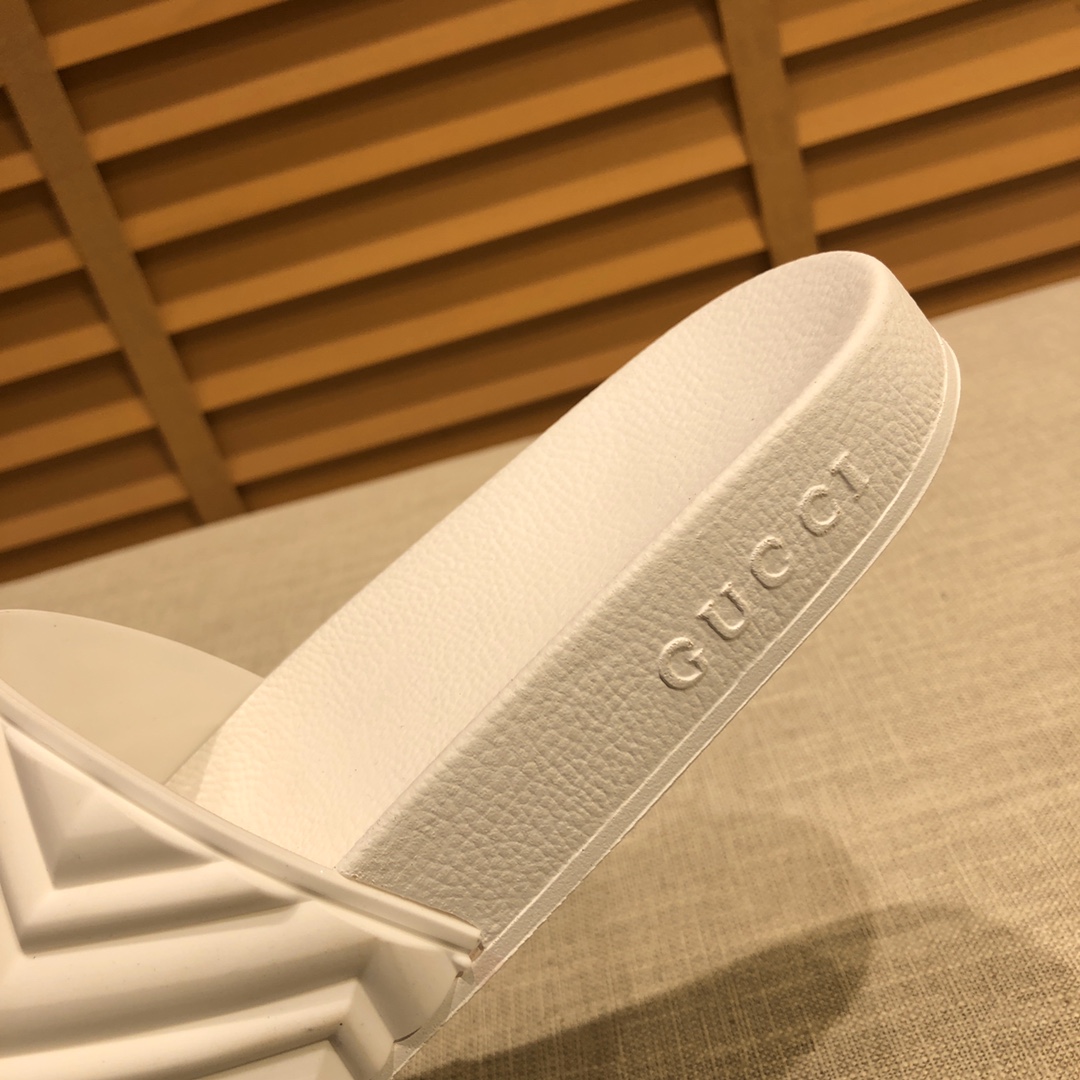 Gucci Slippers 51 - vstockx