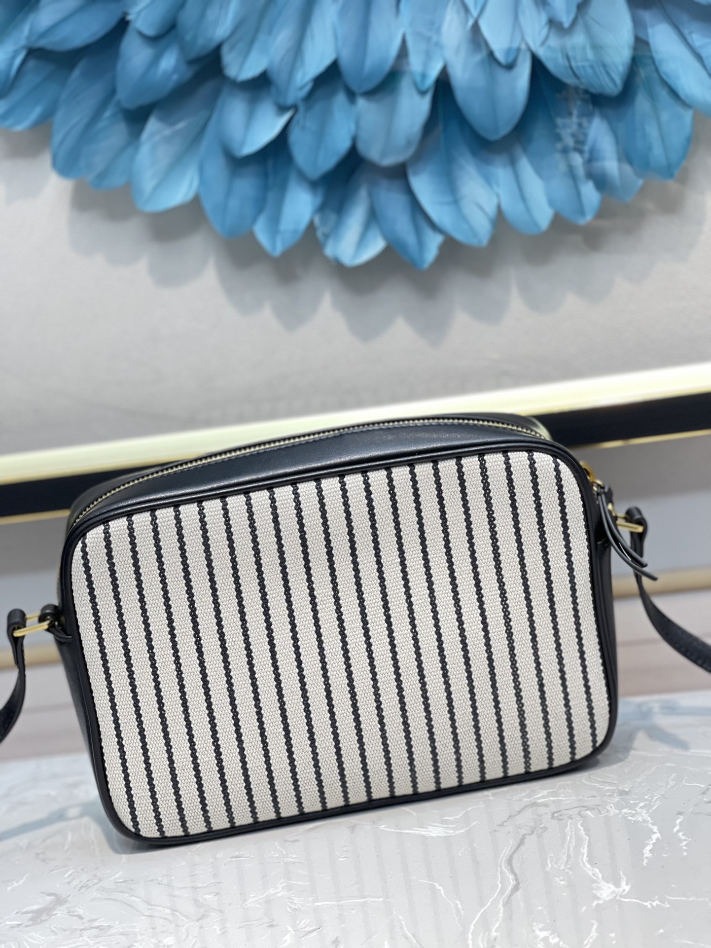 Handbags SAINT LAURENT 520534 size 23x16x6 cm - vstockx