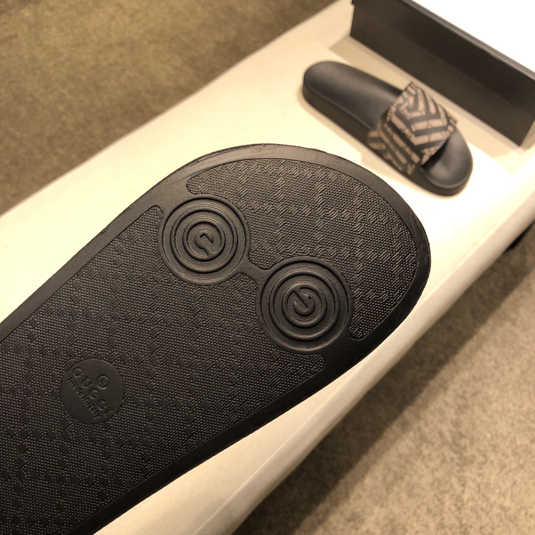 Gucci Slippers 39 - vstockx