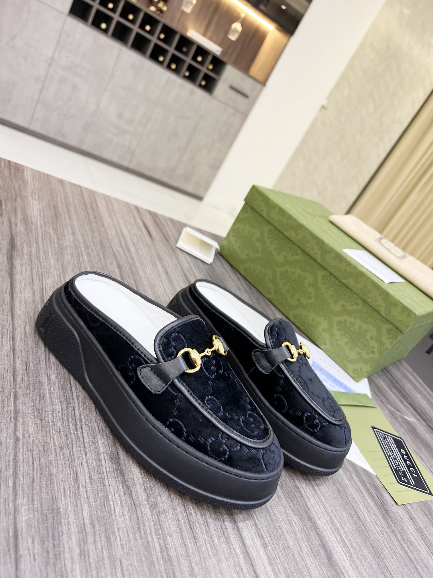 Gucci Women's WOMEN 6 - vstockx