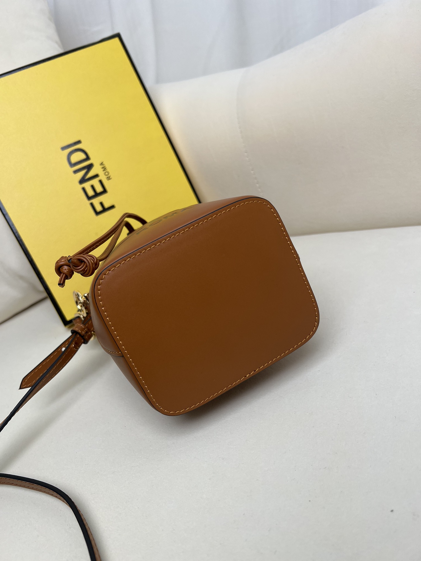 handbags FENDI 226 size:12*18*10cm - vstockx