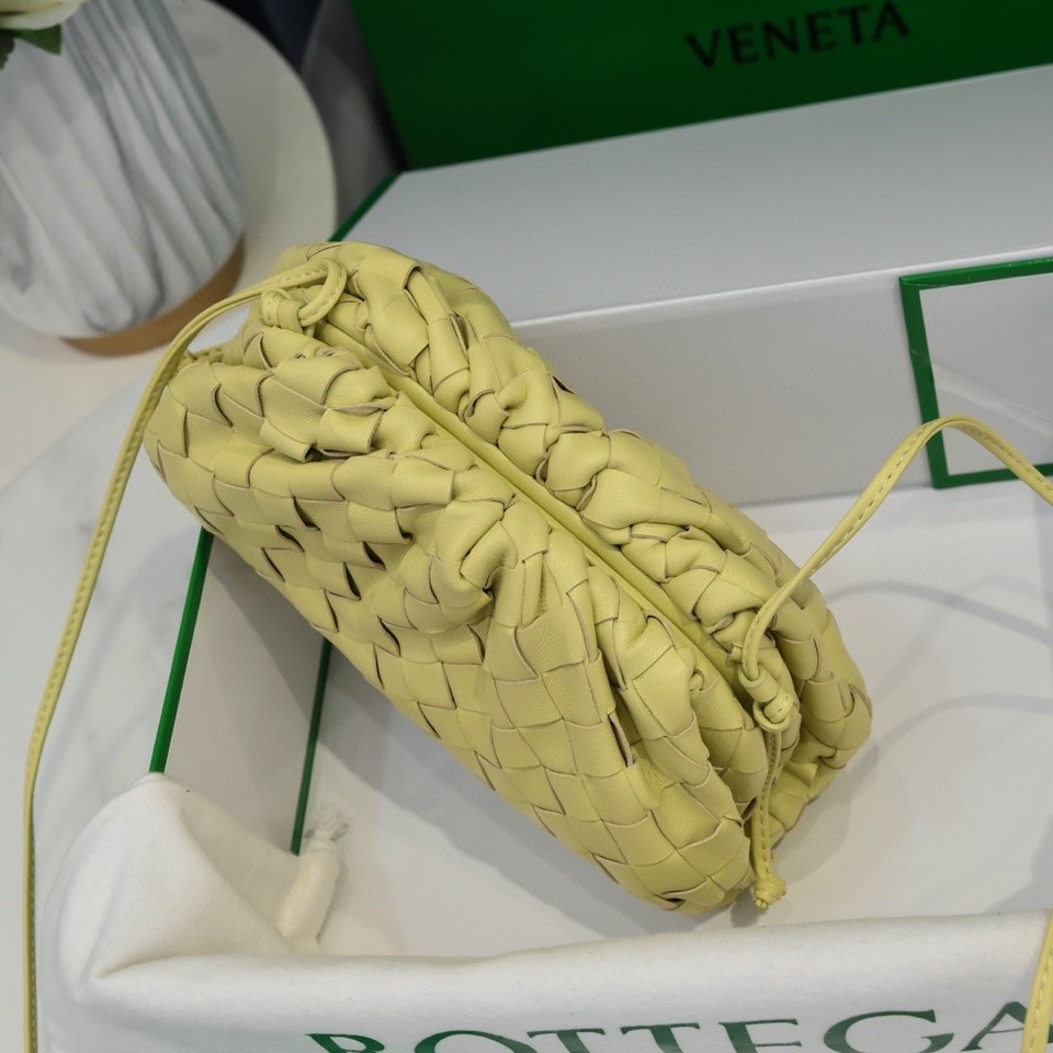 handbags Bottega Veneta The pouch size:23*13*8 - vstockx