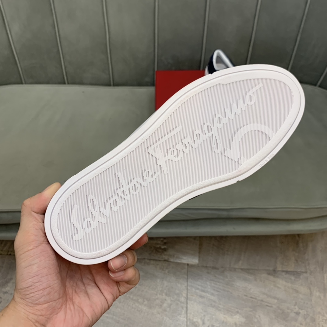 Salvatore Ferragamo Gancini Sneaker 6 - vstockx