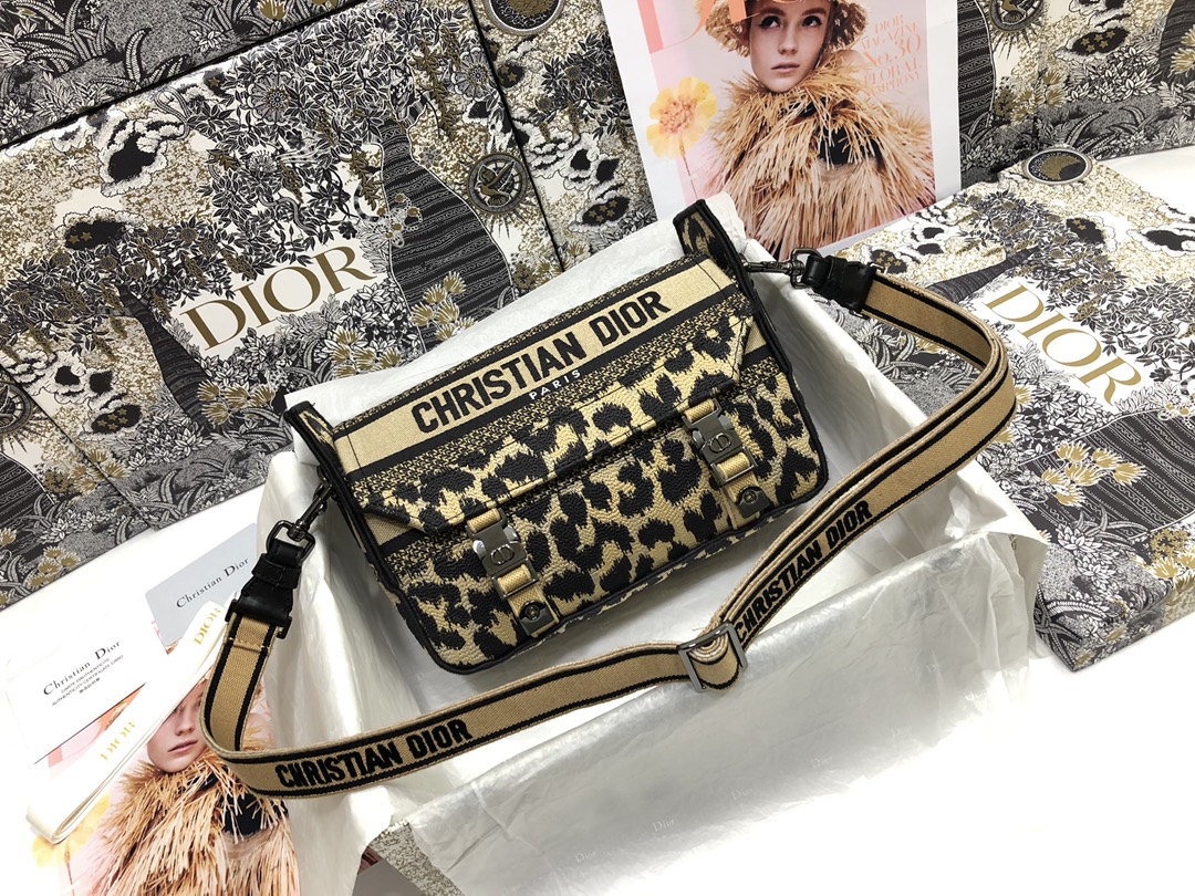 Handbag Dior M1241 size 23 x 15 x 8 cm - vstockx