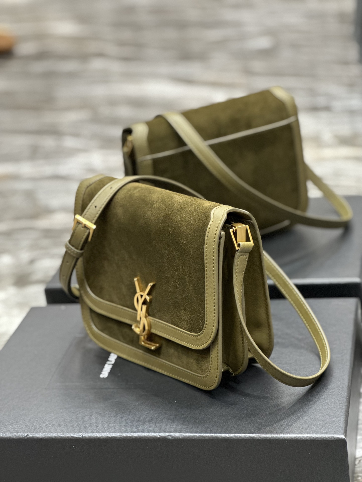 Handbags SAINT LAURENT 635025 size 22x18x5 cm - vstockx