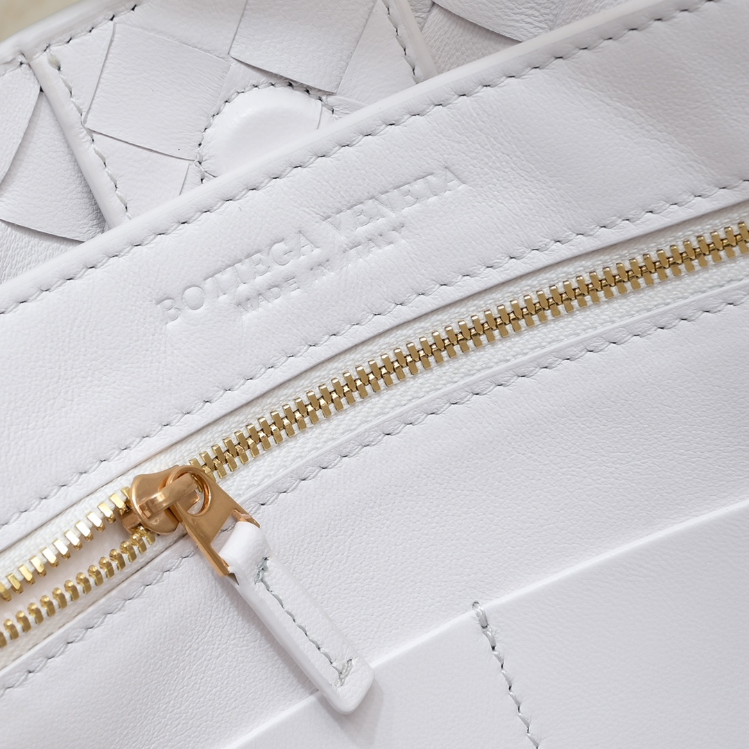 Handbags Bottega Veneta BvWallace 7748# size:22x13x9.5 cm - vstockx