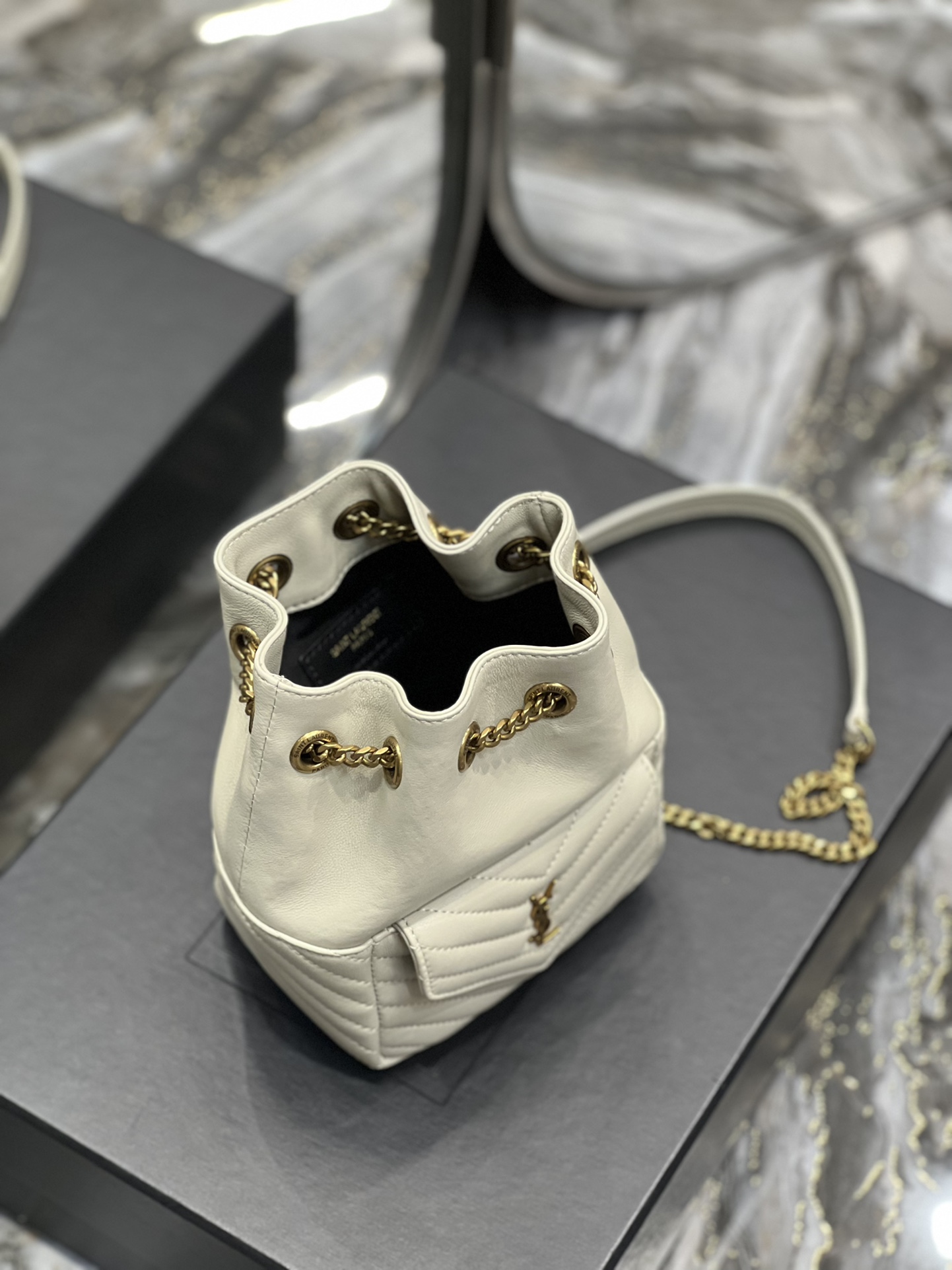 Handbags SAINT LAURENT 631052 size 19x13x13 cm - vstockx