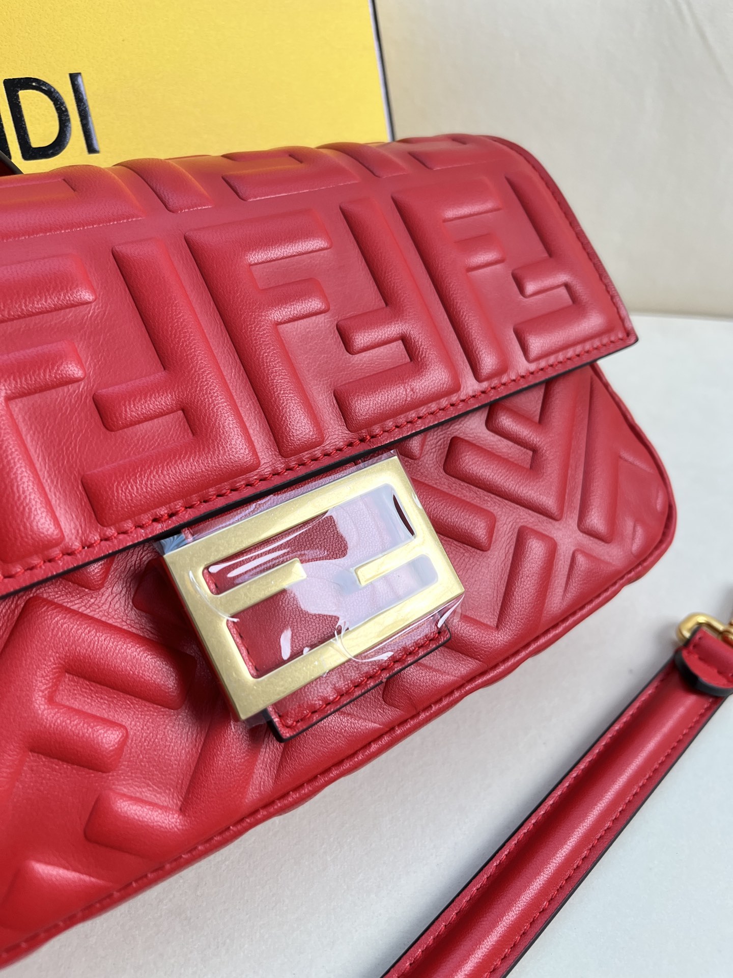 handbags FENDI 211 size:27*15*6cm - vstockx