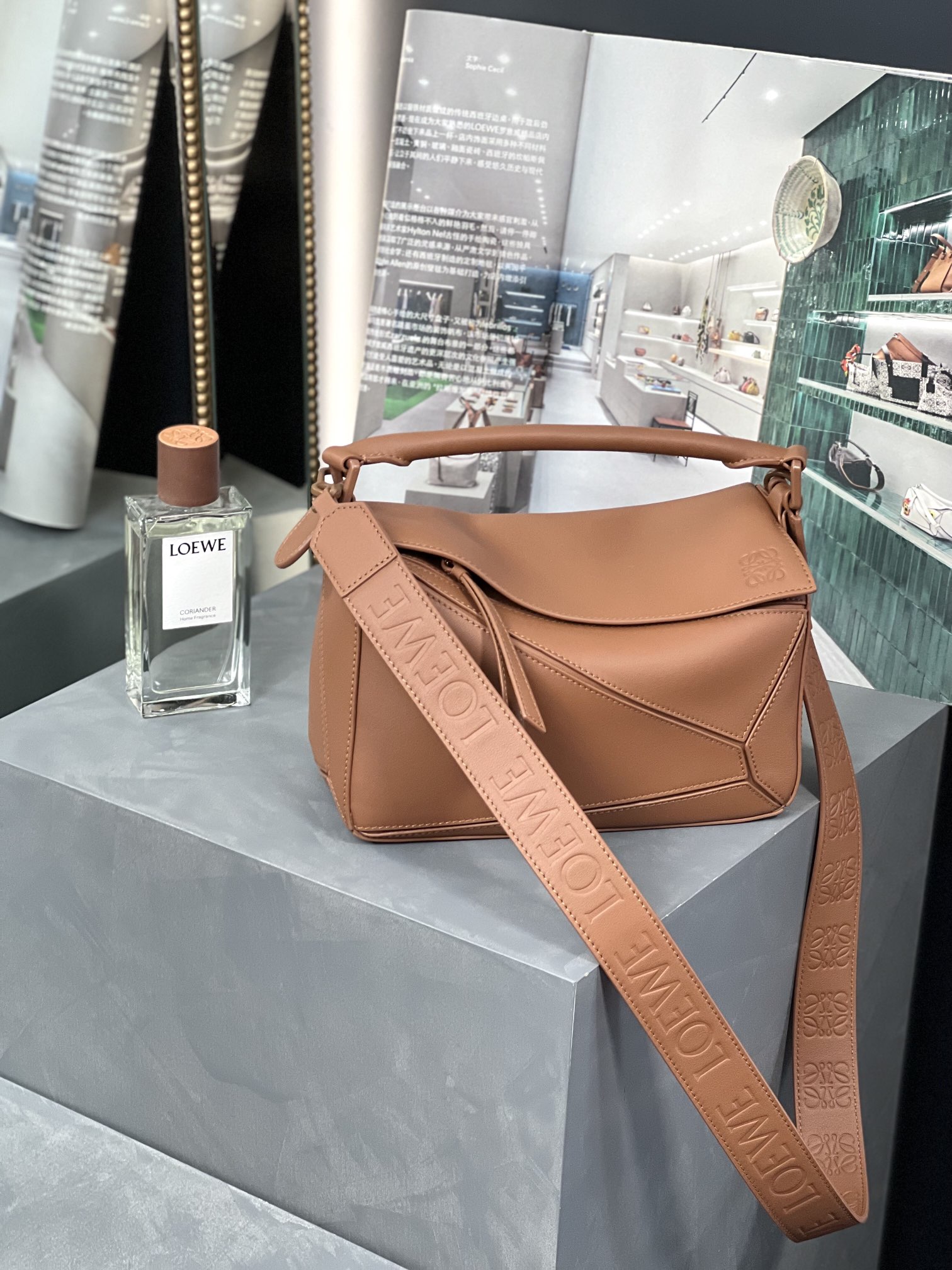 Handbags LOEWE  size:24-16.5-10.5 cm - vstockx