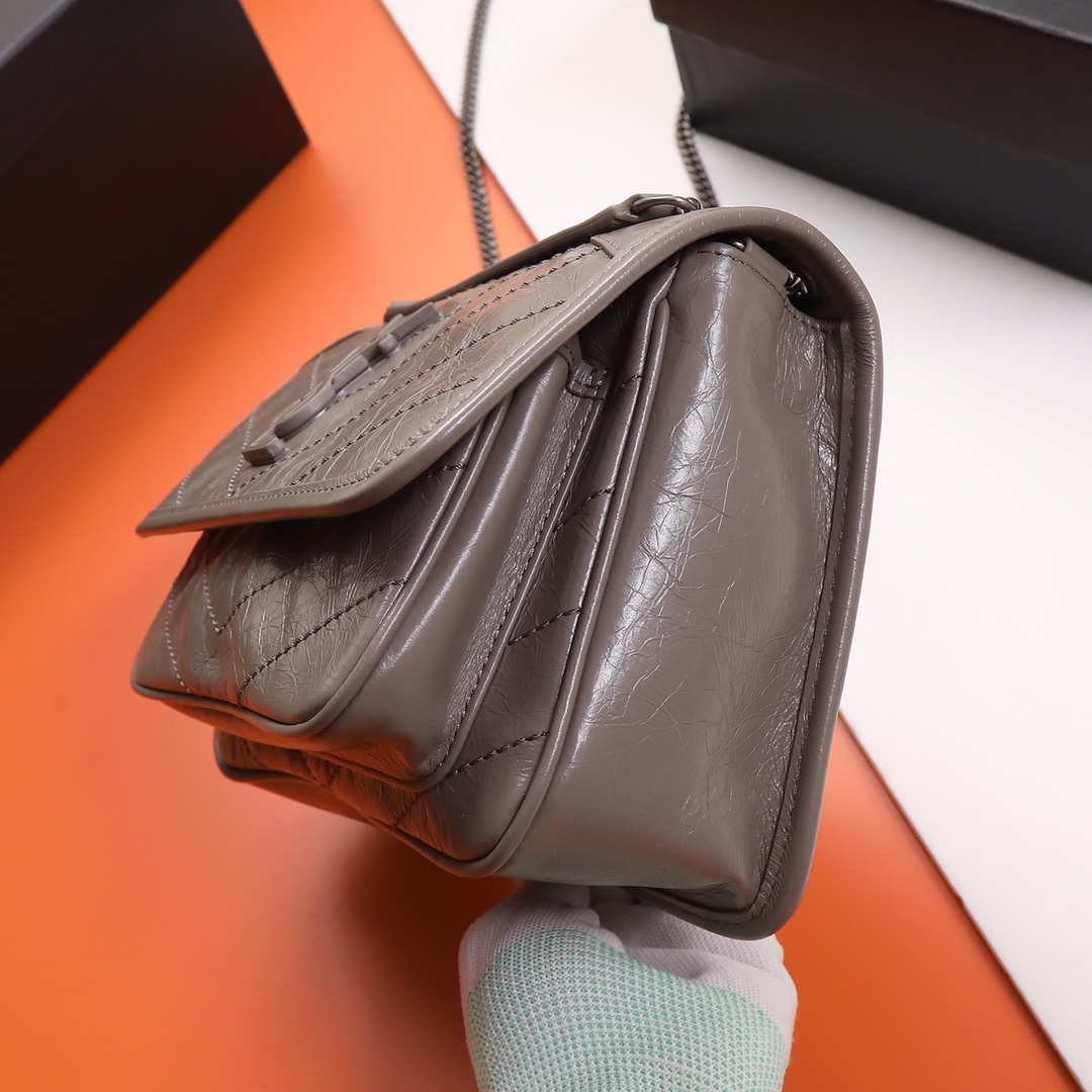 Handbags SAINT LAURENT 533037 size 22x16.5x12 cm - vstockx