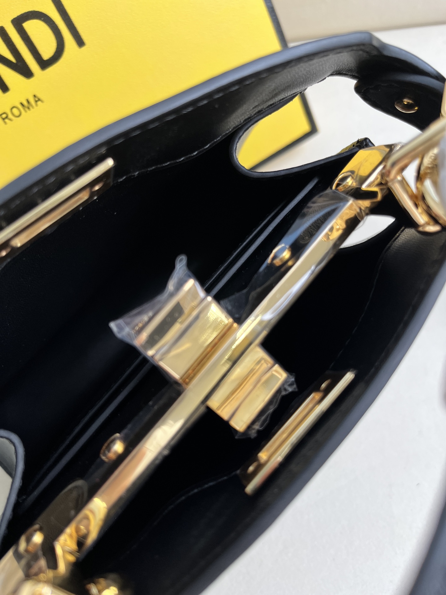 handbags FENDI 0228 size:20*15.5*11cm - vstockx