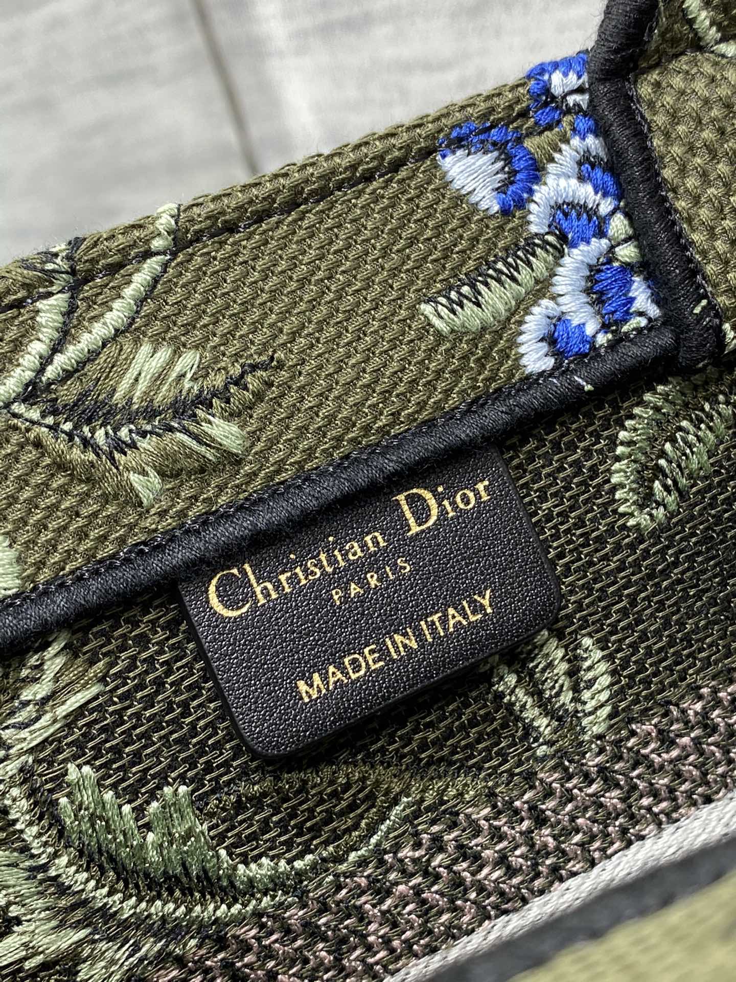 Handbag Dior size 26*8*22 cm - vstockx