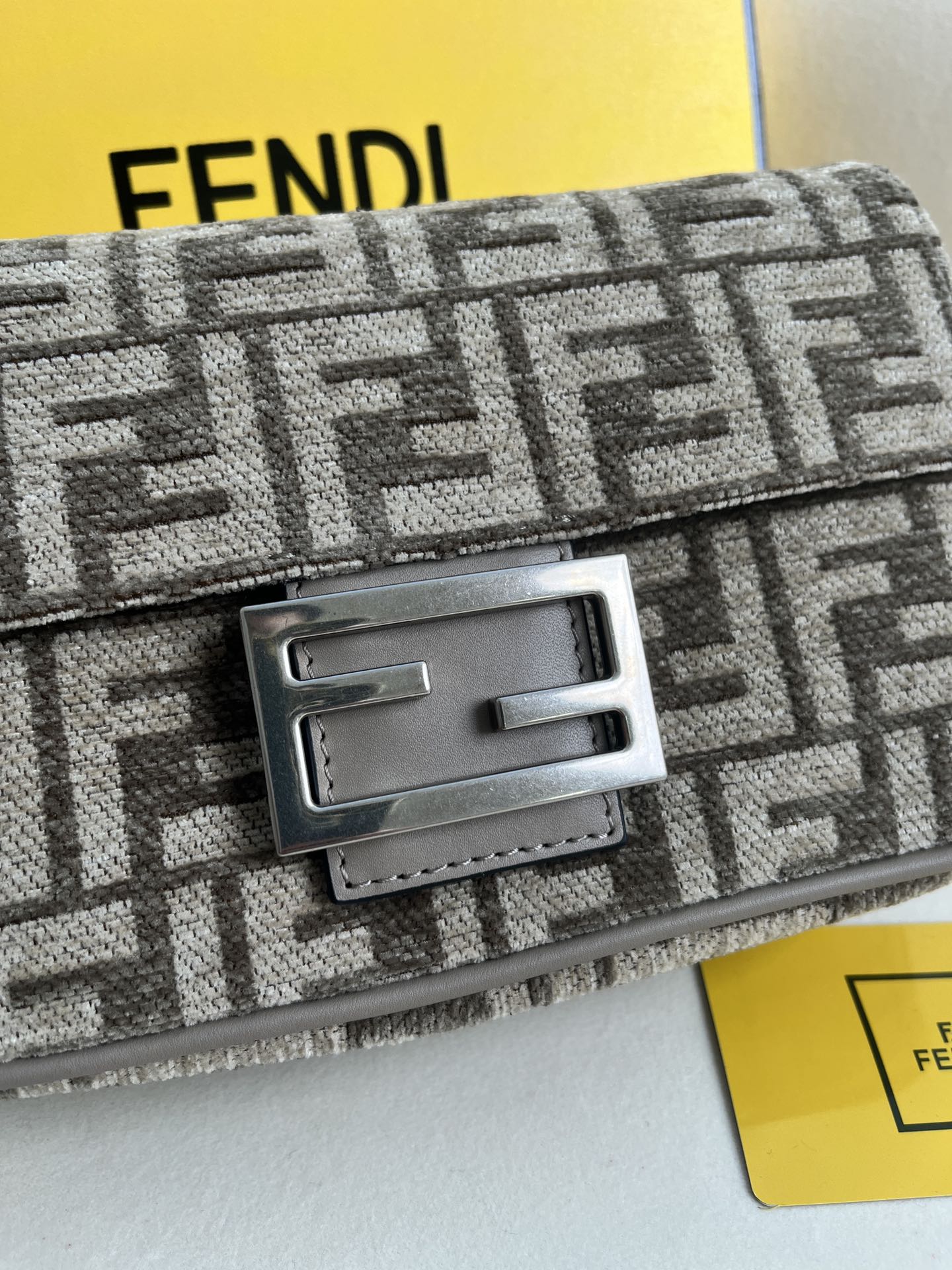 handbags FENDI 232 size:24*14*7cm - vstockx
